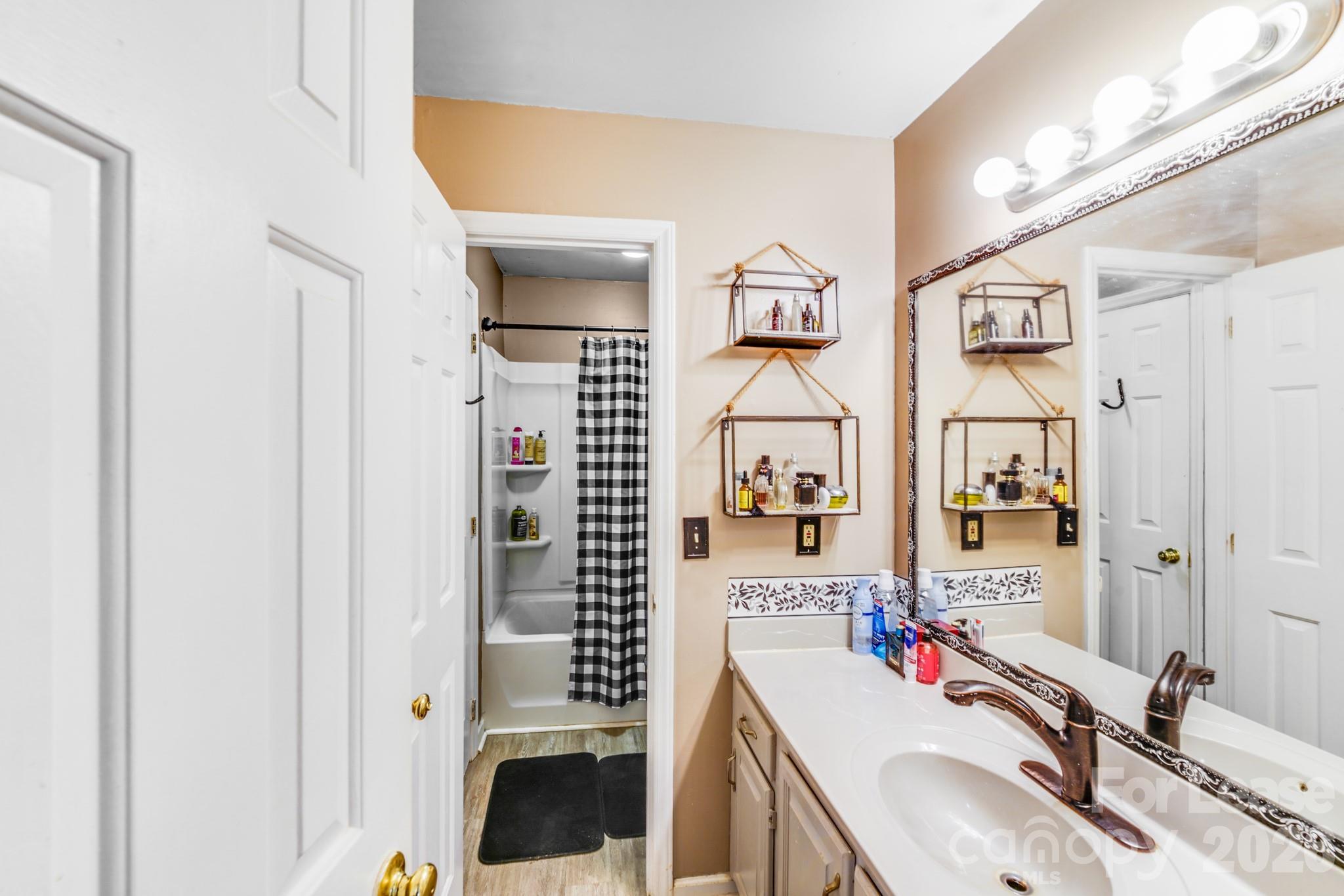 2116 Bon Villa Way Property Photo 14