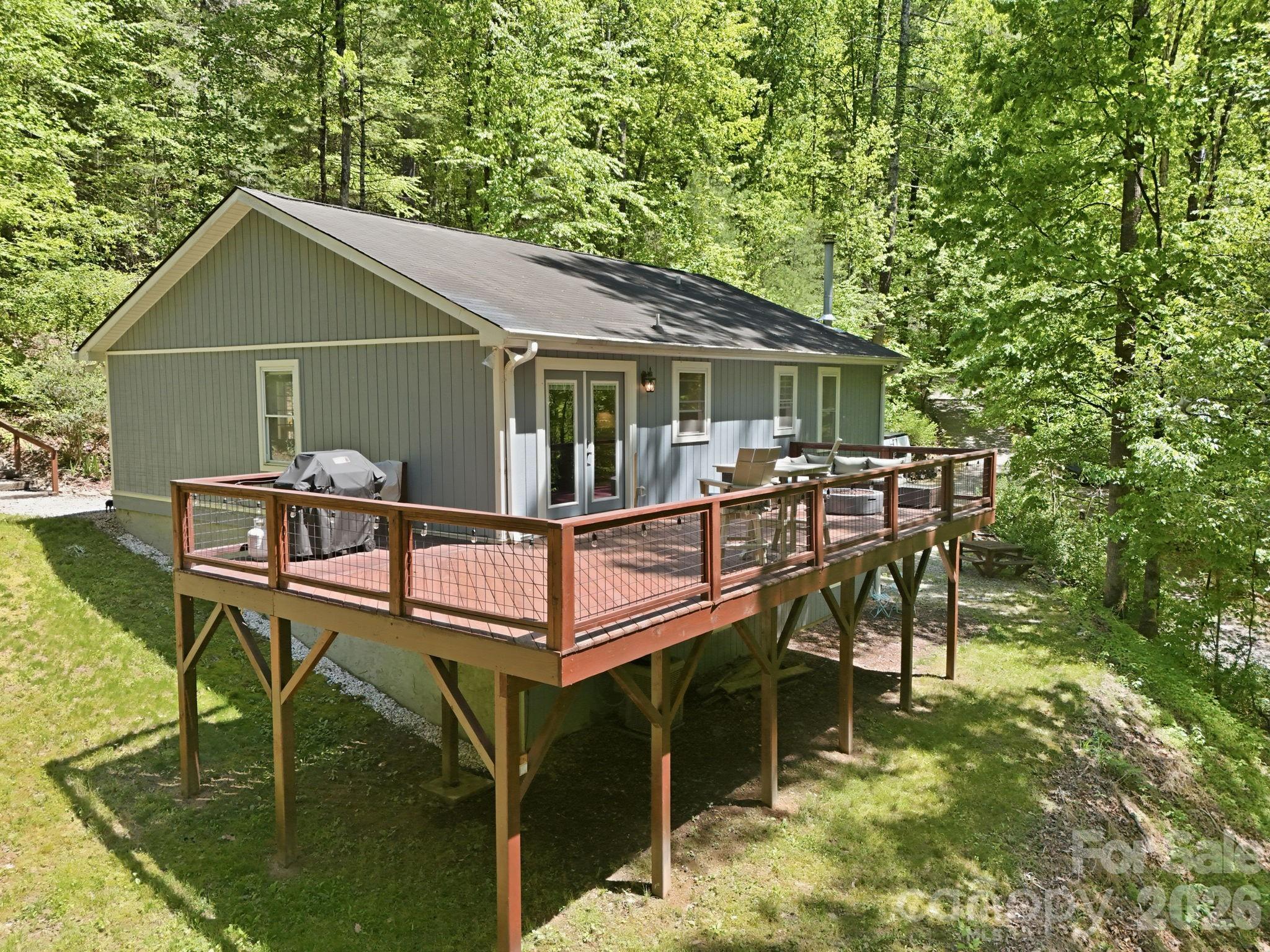 302 Rich Mountain Road Property Photo 1