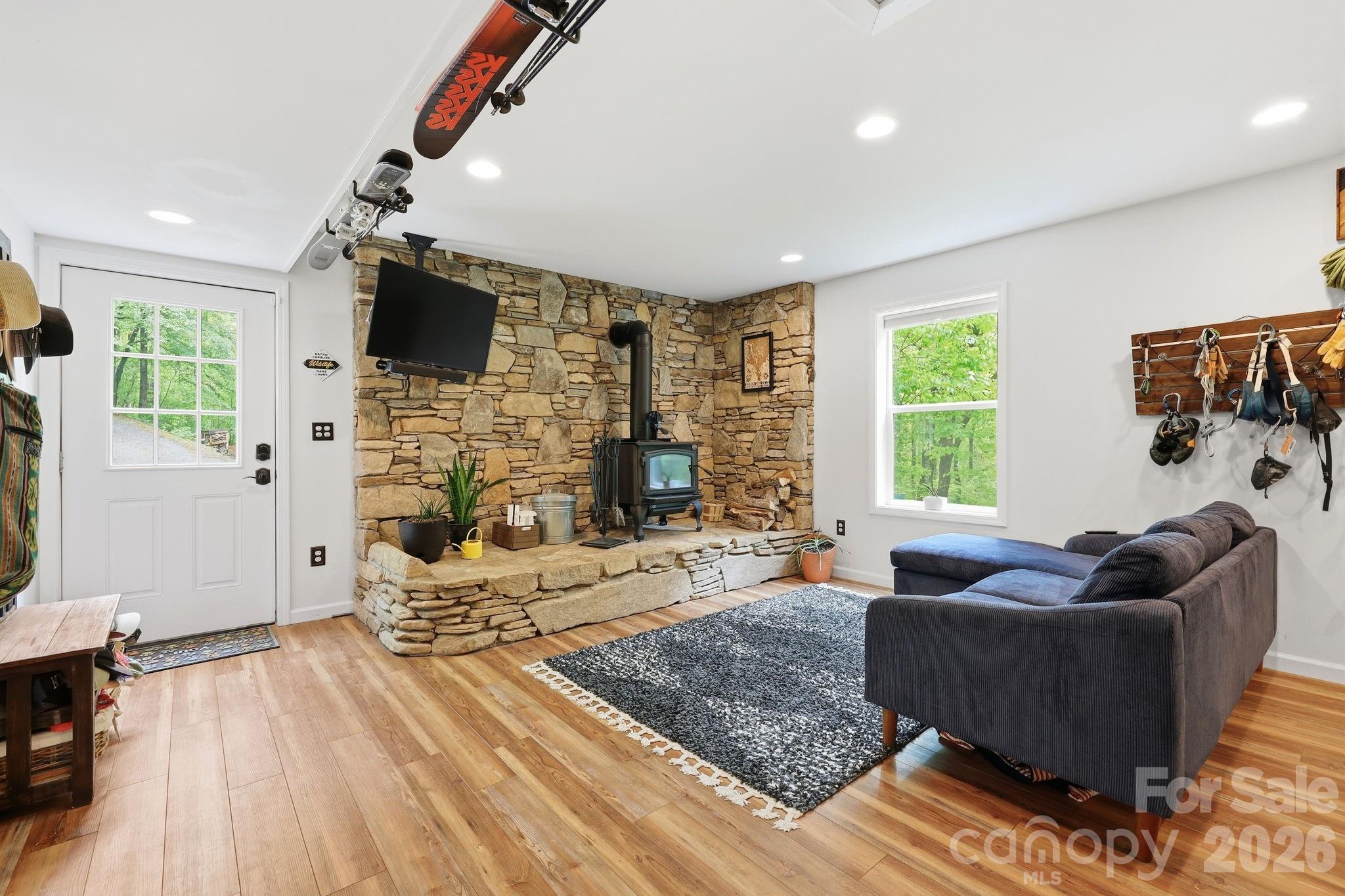 302 Rich Mountain Road Property Photo 3