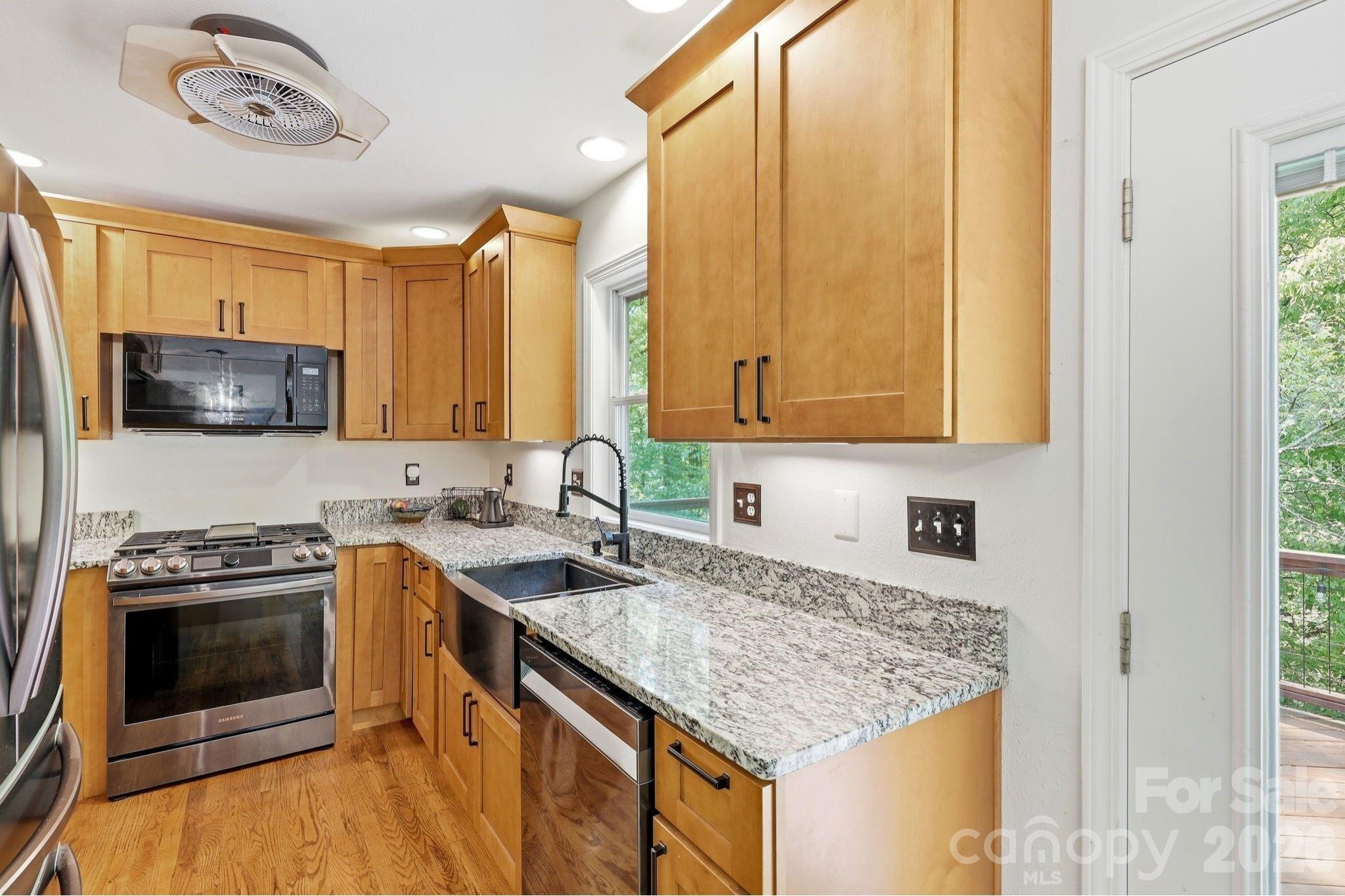 302 Rich Mountain Road Property Photo 4