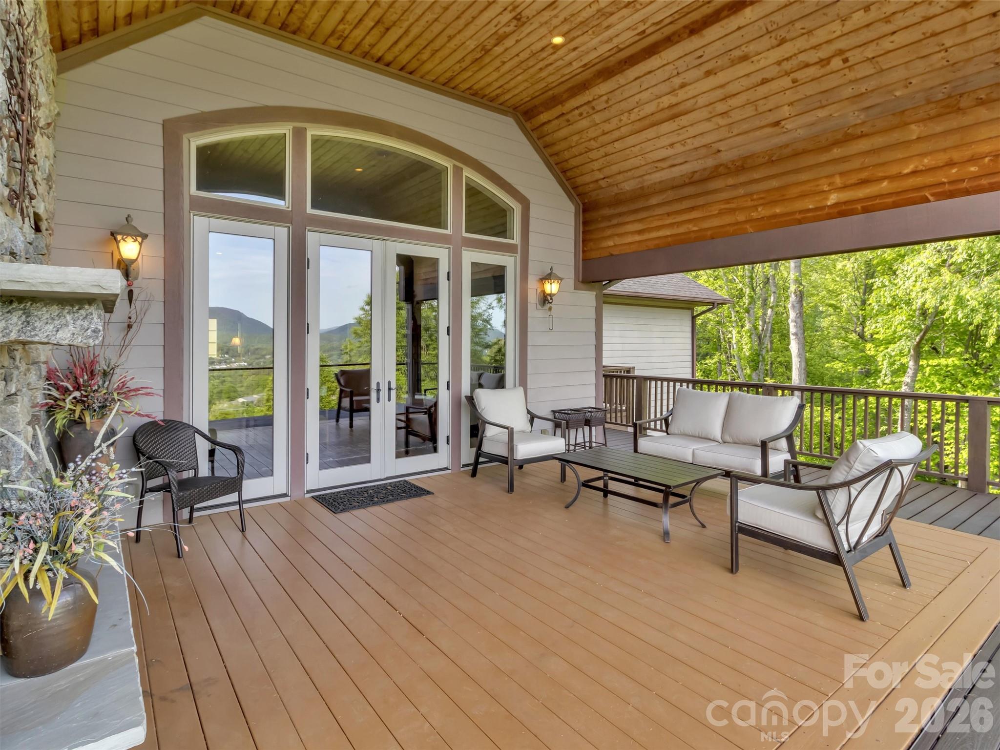 149 Cardinal Lane Property Photo 9