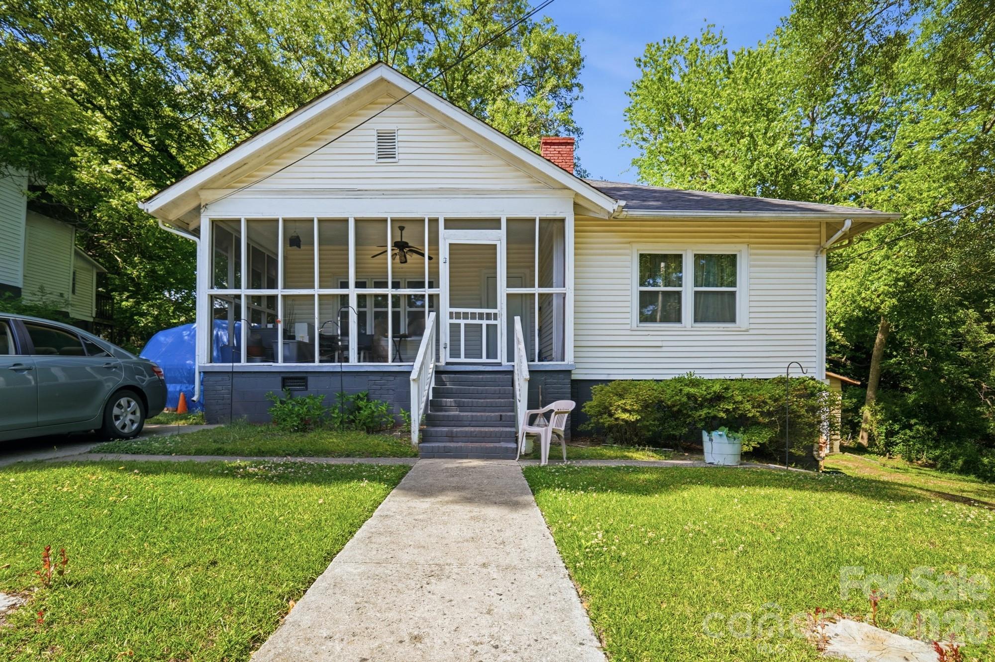 1018 W 5th Avenue Property Photo 1