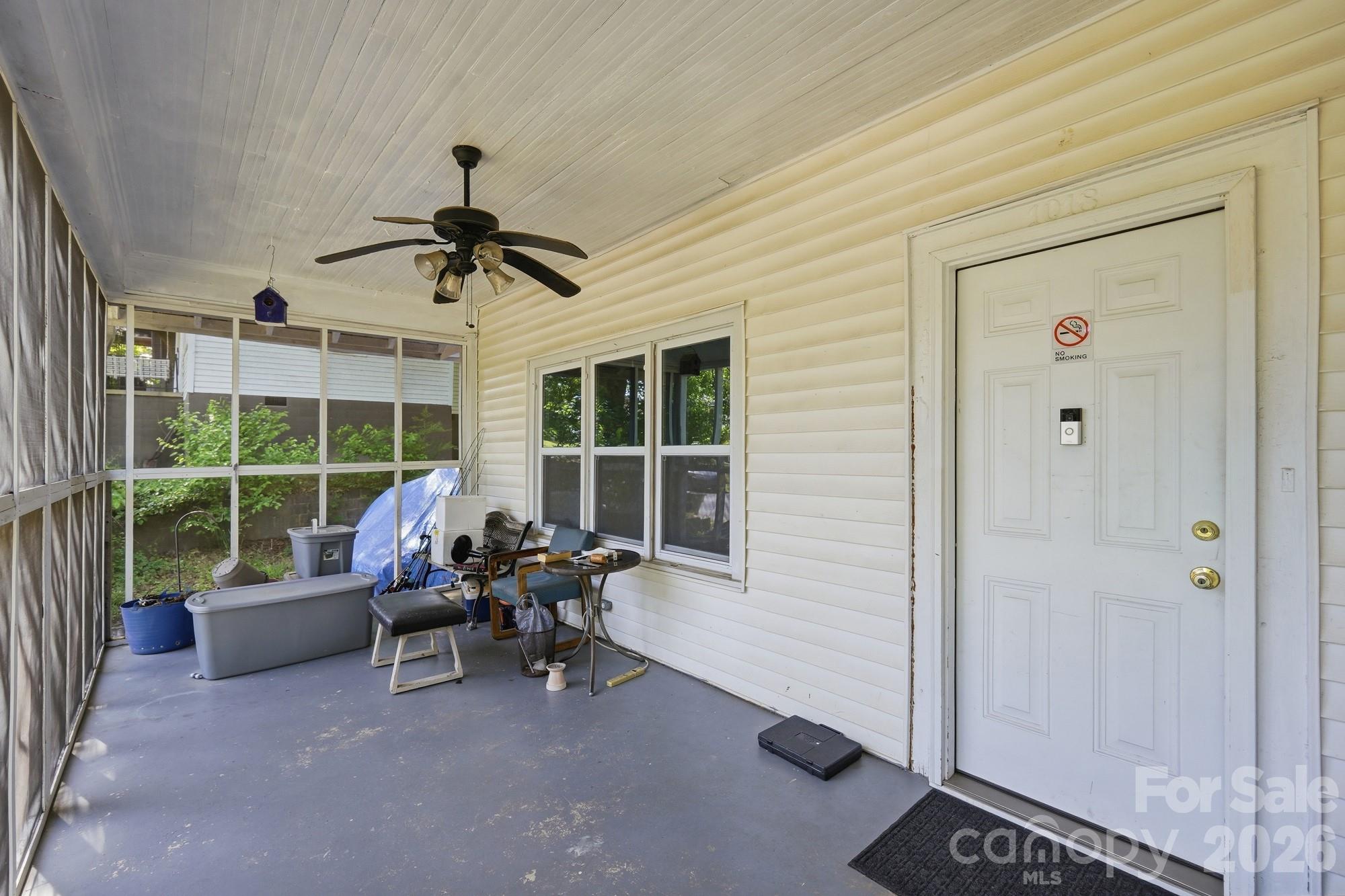 1018 W 5th Avenue Property Photo 3