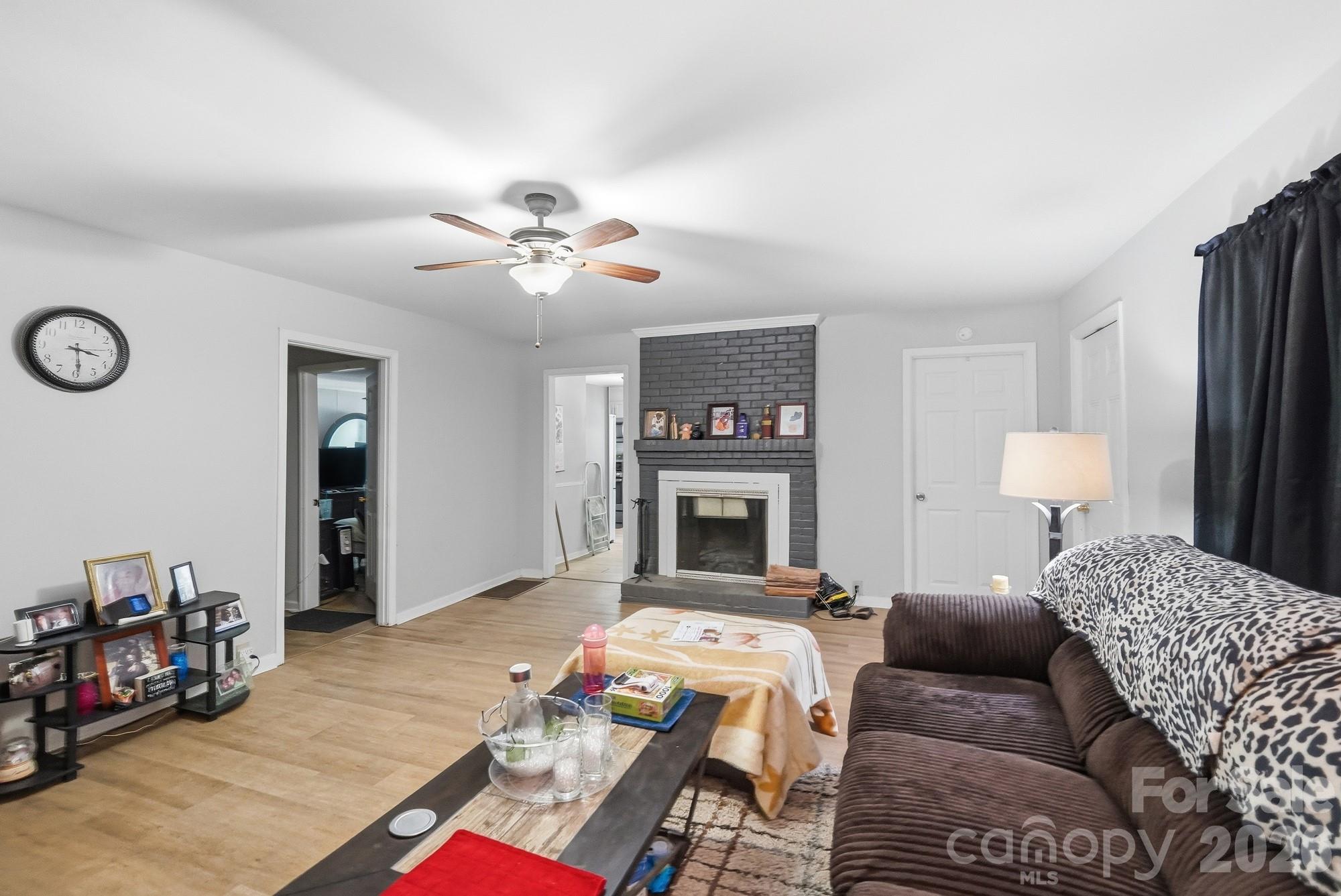 1018 W 5th Avenue Property Photo 6
