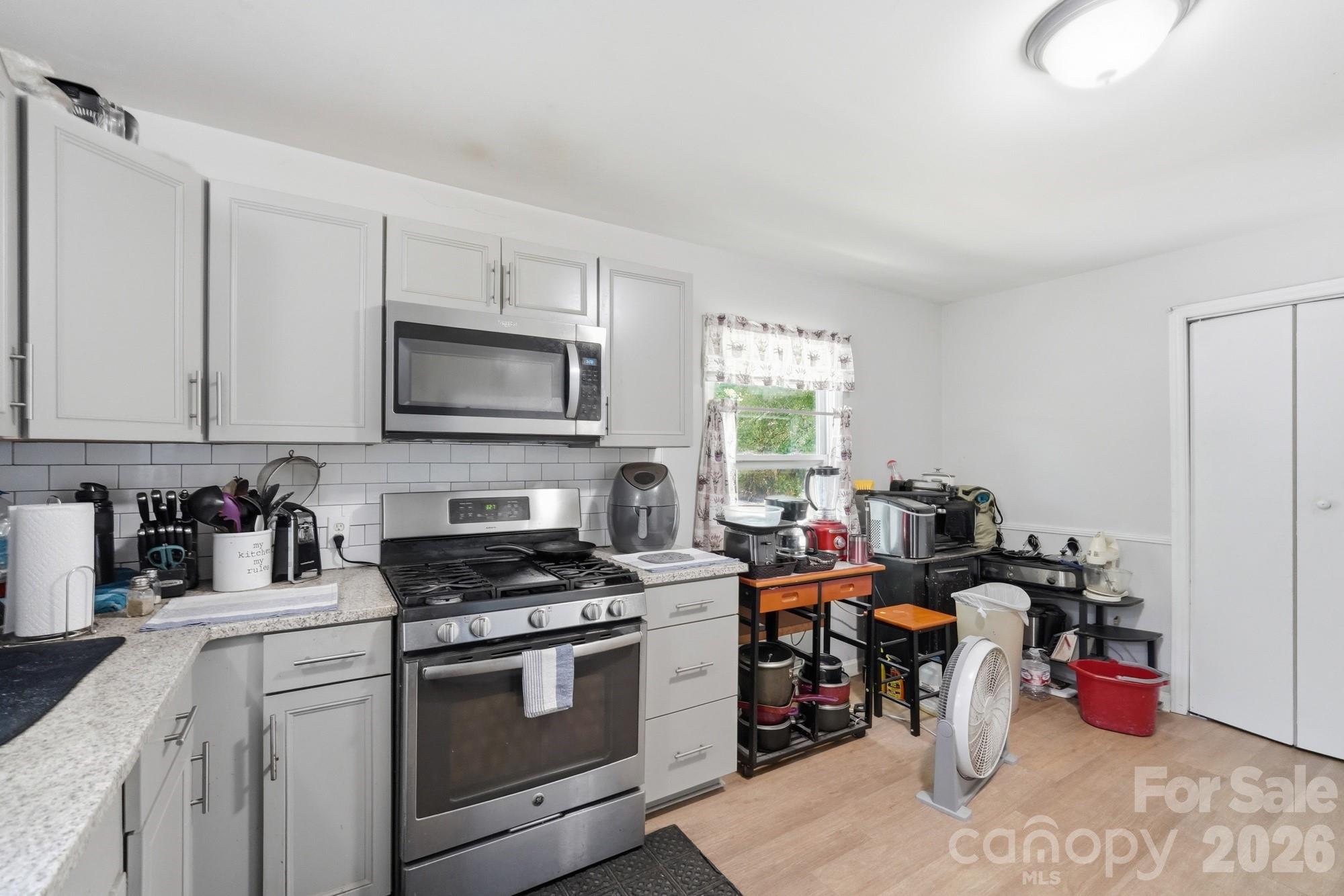 1018 W 5th Avenue Property Photo 9