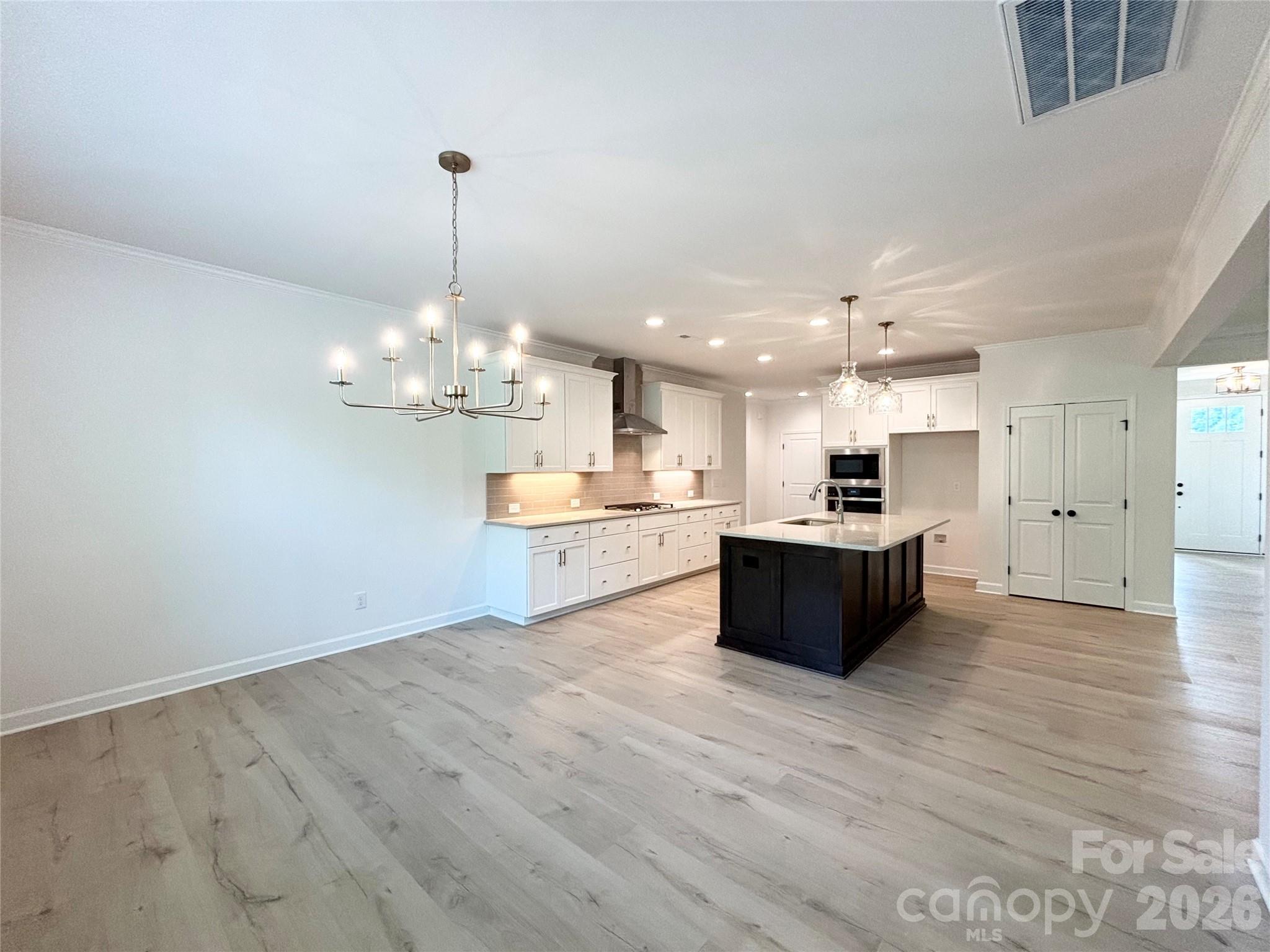 6823 Glen Abbey Lane Property Photo 6