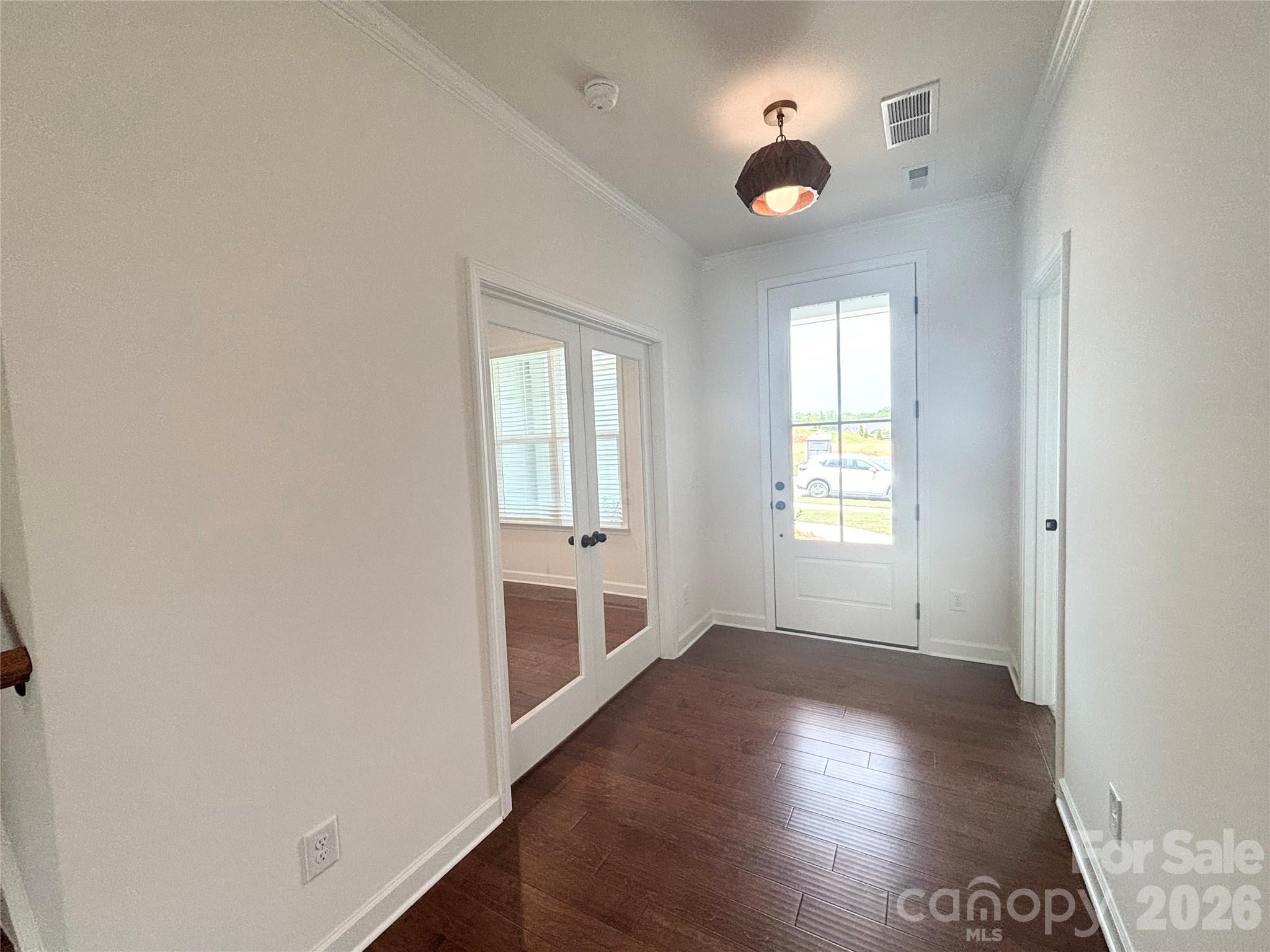 527 Oleander Street Property Photo 2