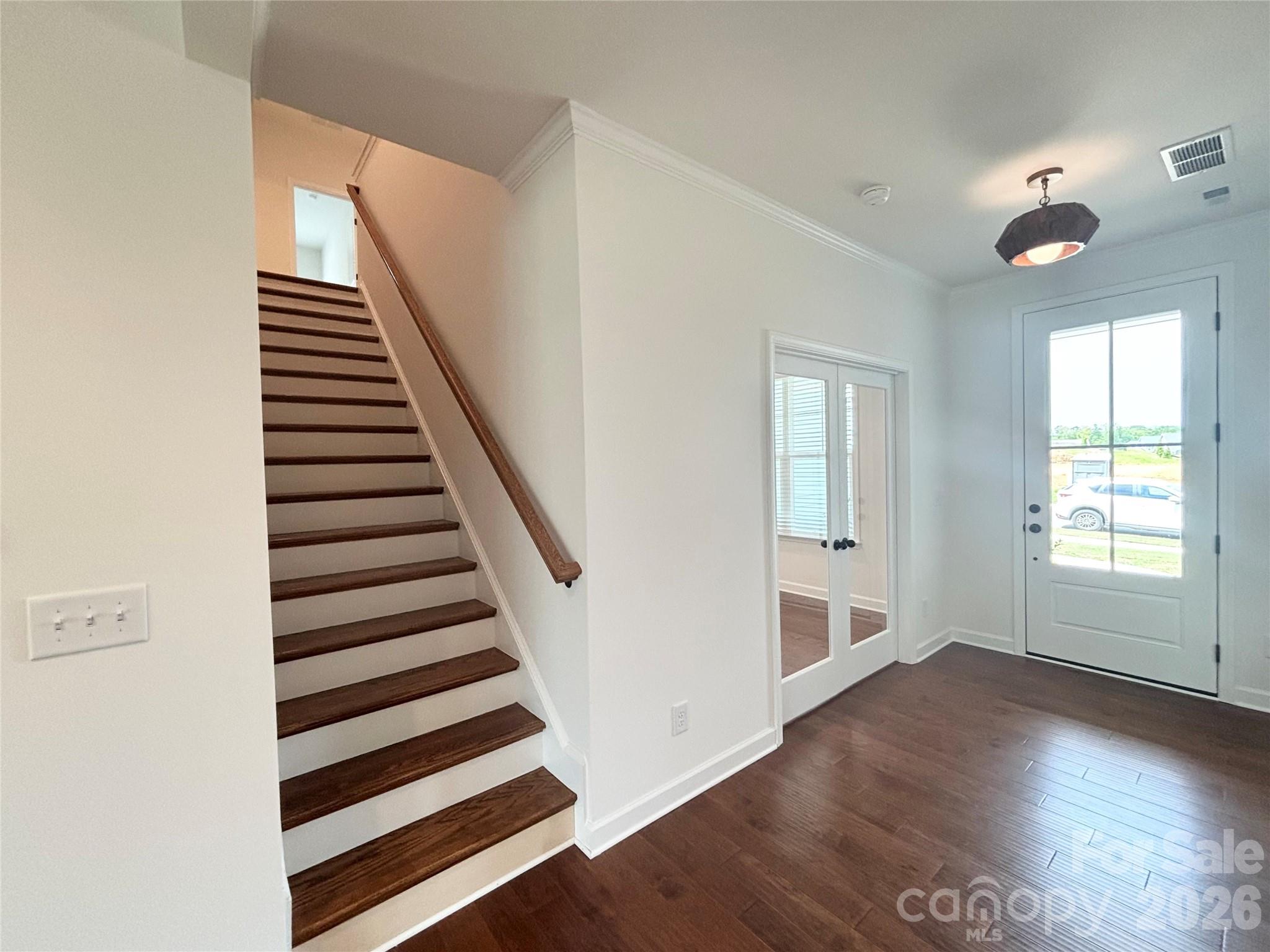 527 Oleander Street Property Photo 3