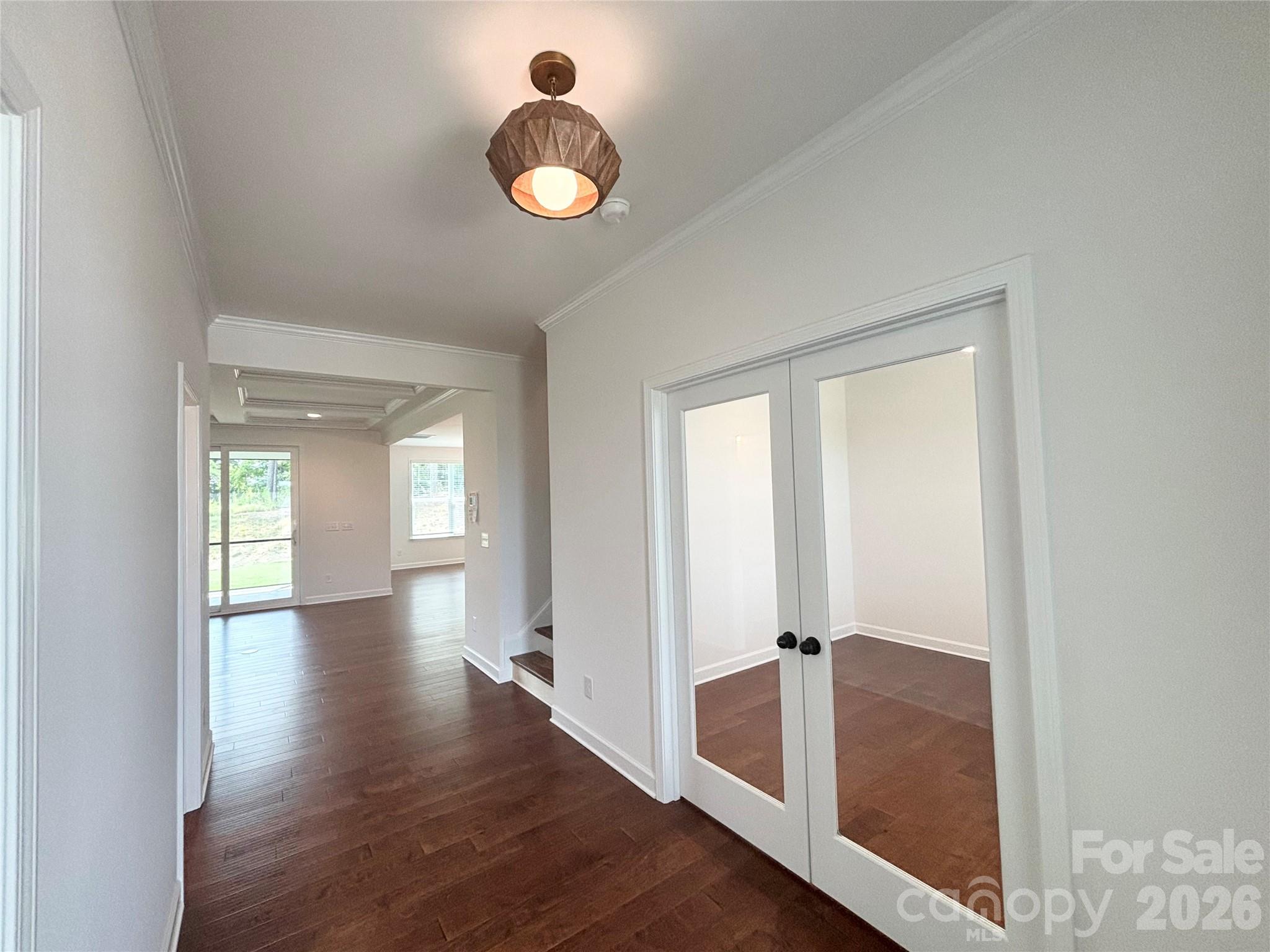 527 Oleander Street Property Photo 4