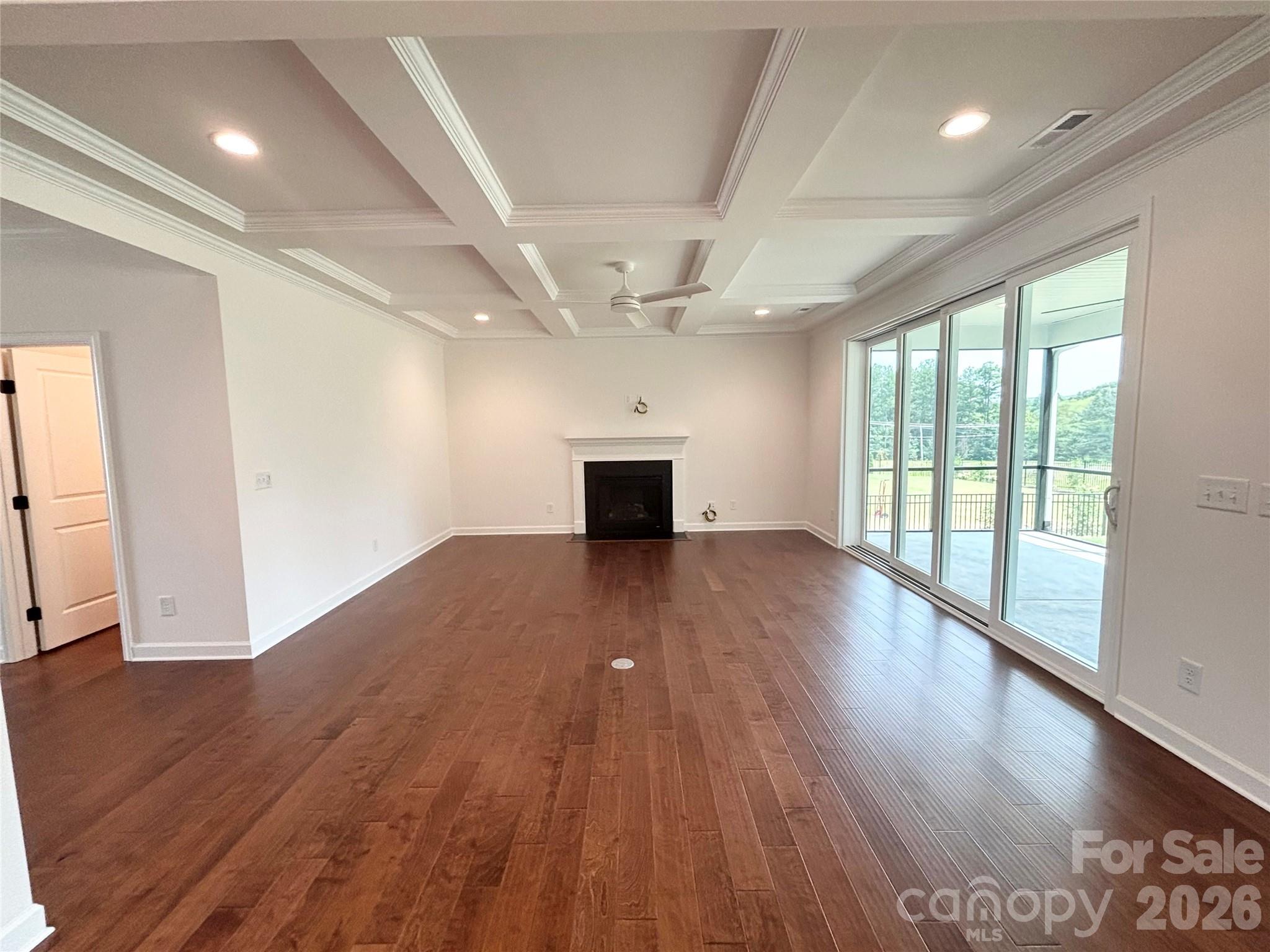 527 Oleander Street Property Photo 8