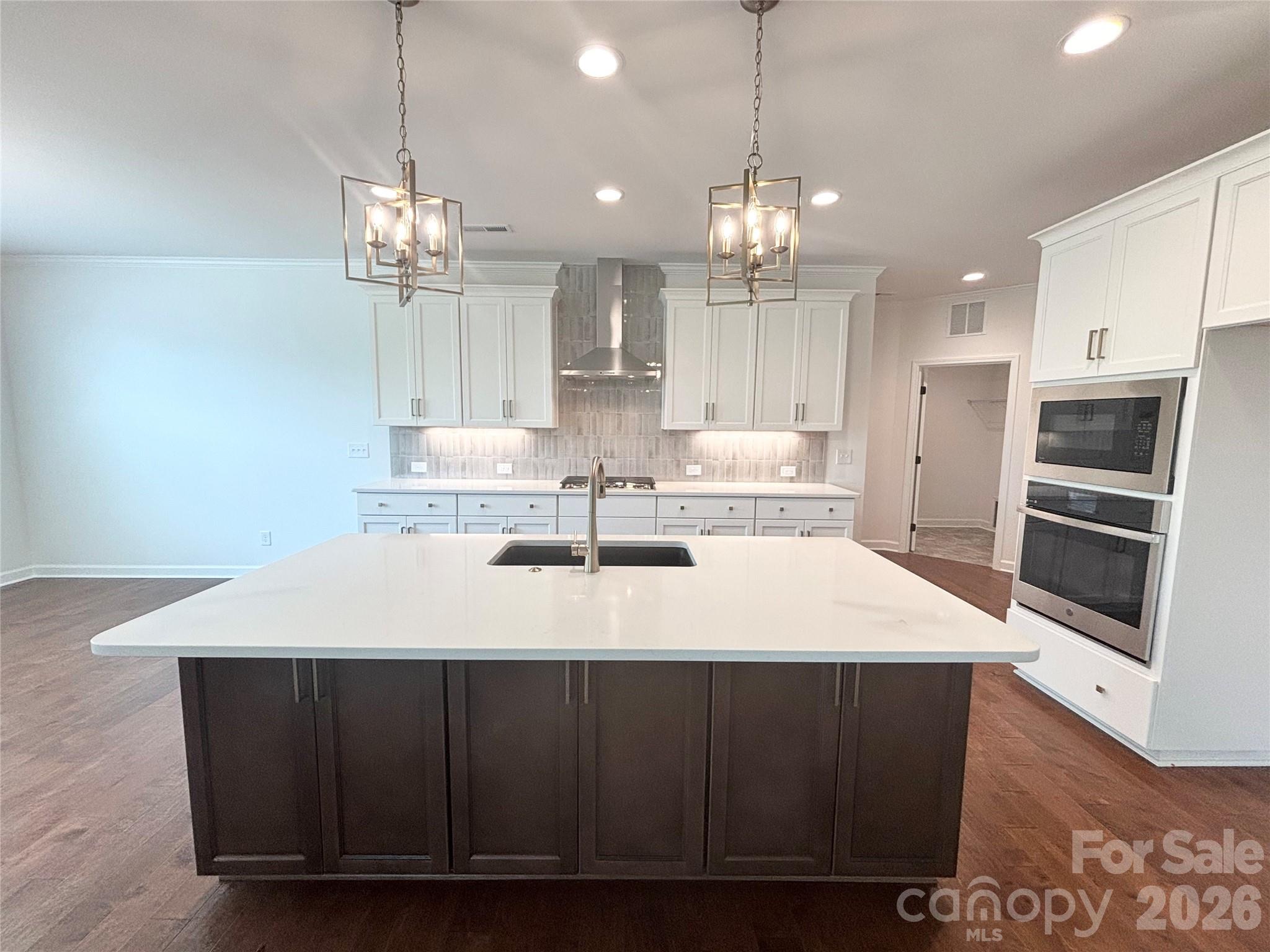 527 Oleander Street Property Photo 10