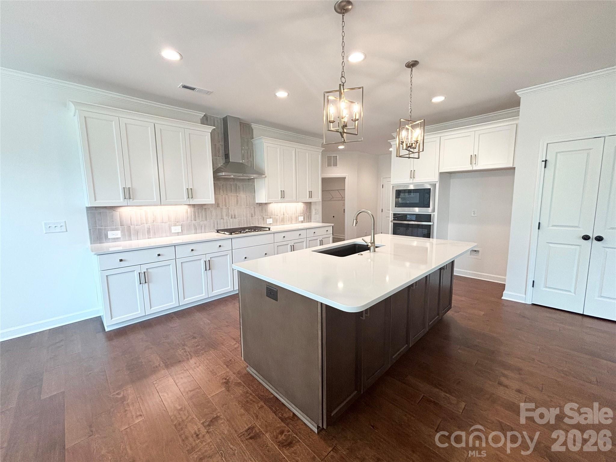 527 Oleander Street Property Photo 12