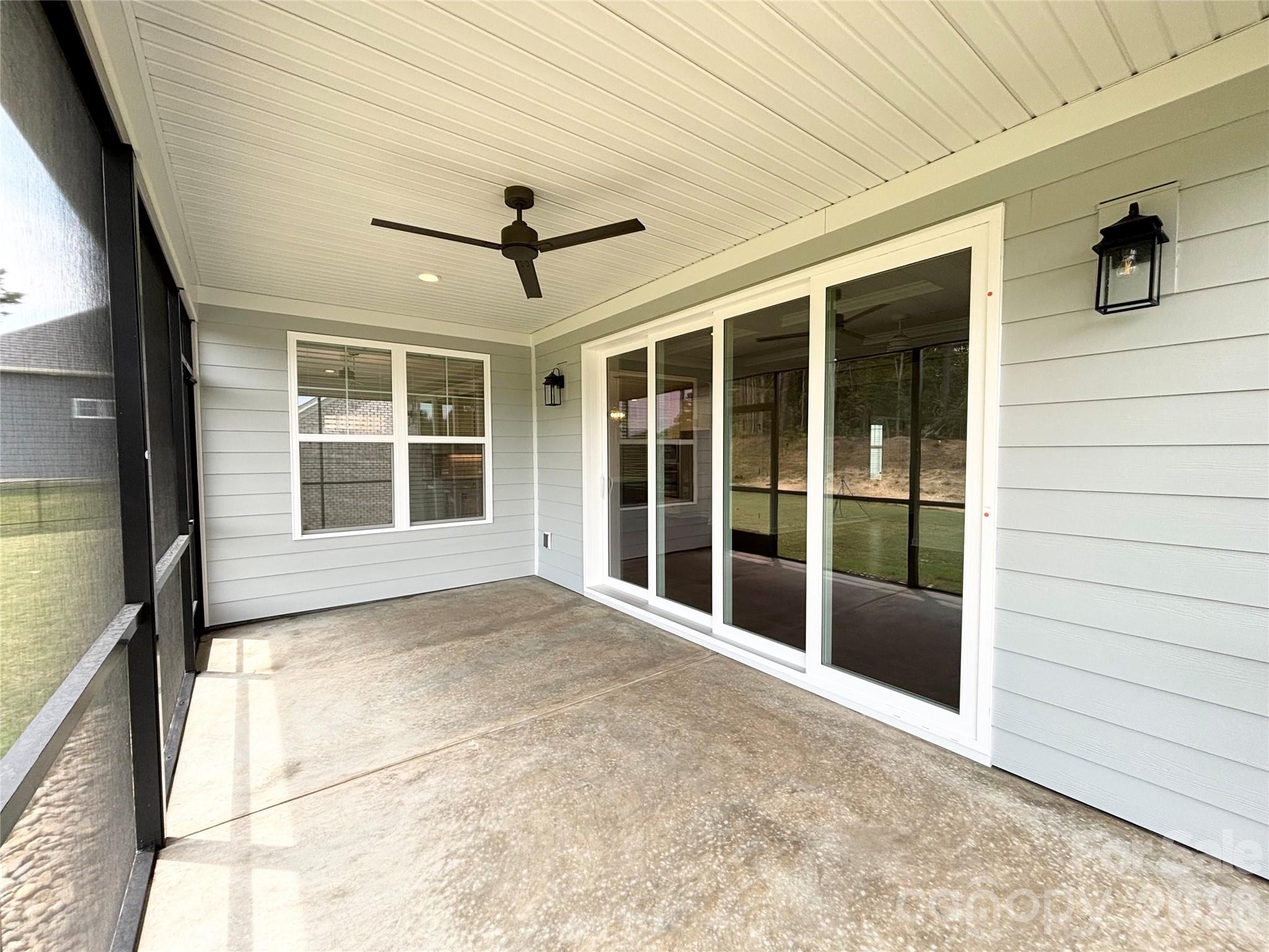 527 Oleander Street Property Photo 33