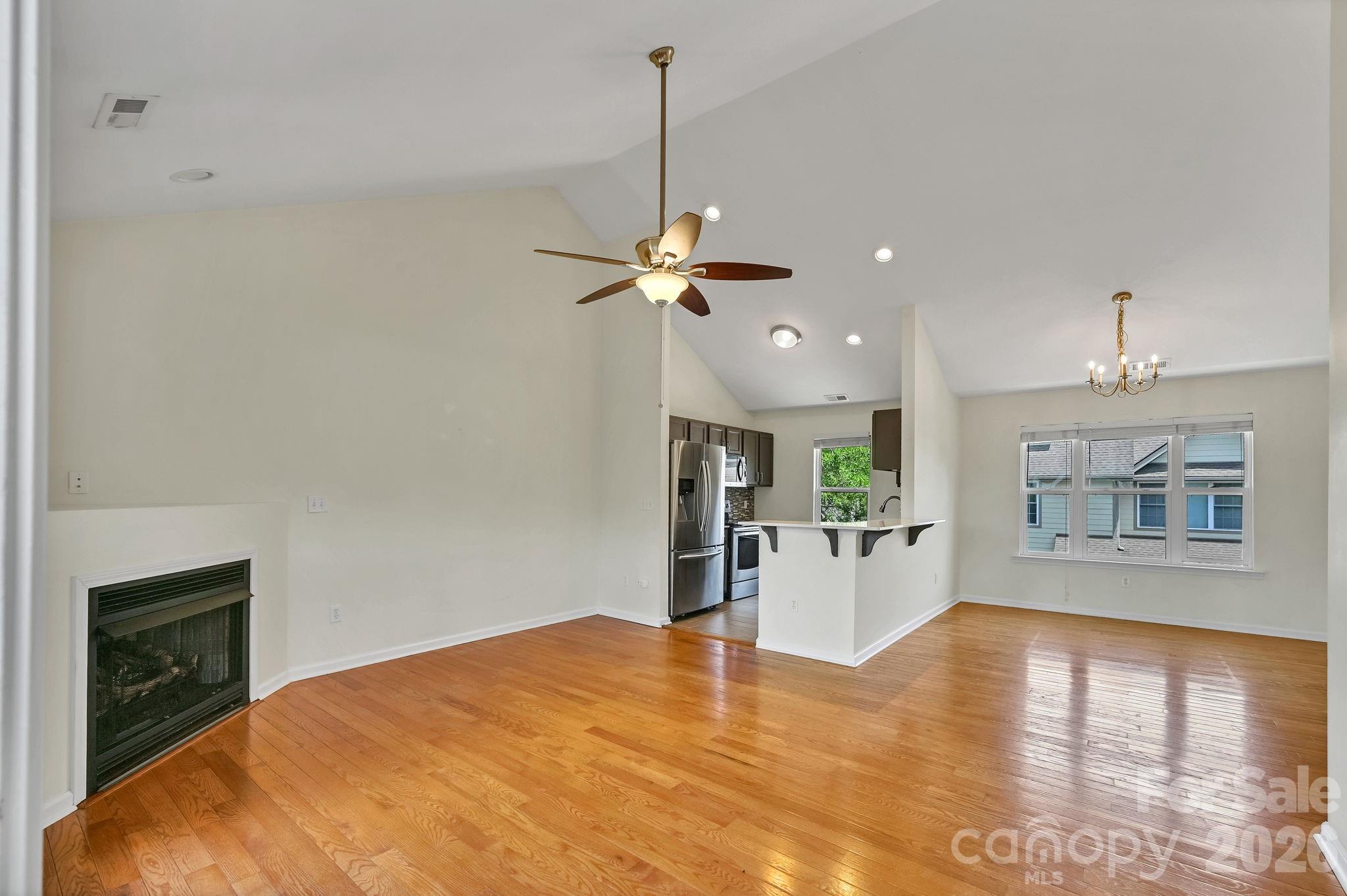 85 Rotunda Circle Property Photo 2