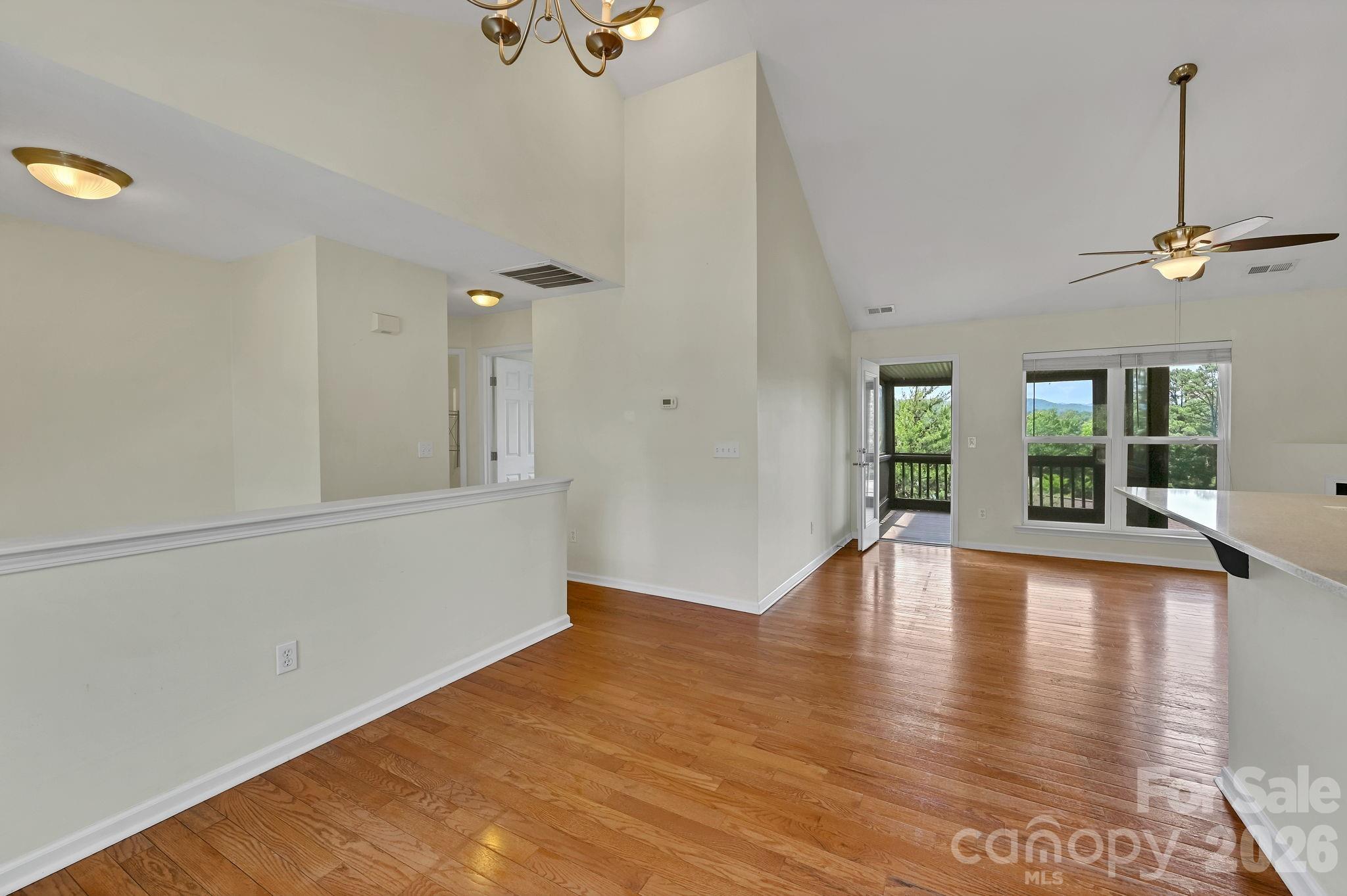85 Rotunda Circle Property Photo 7