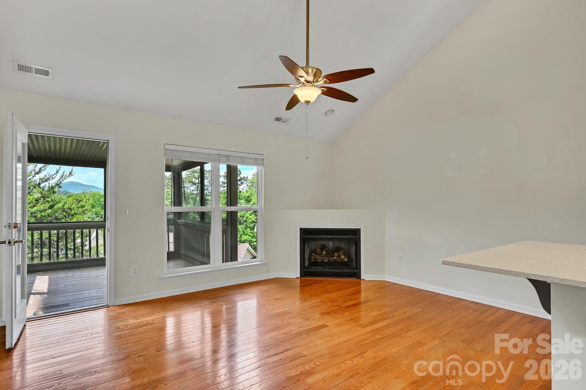 85 Rotunda Circle Property Photo 8