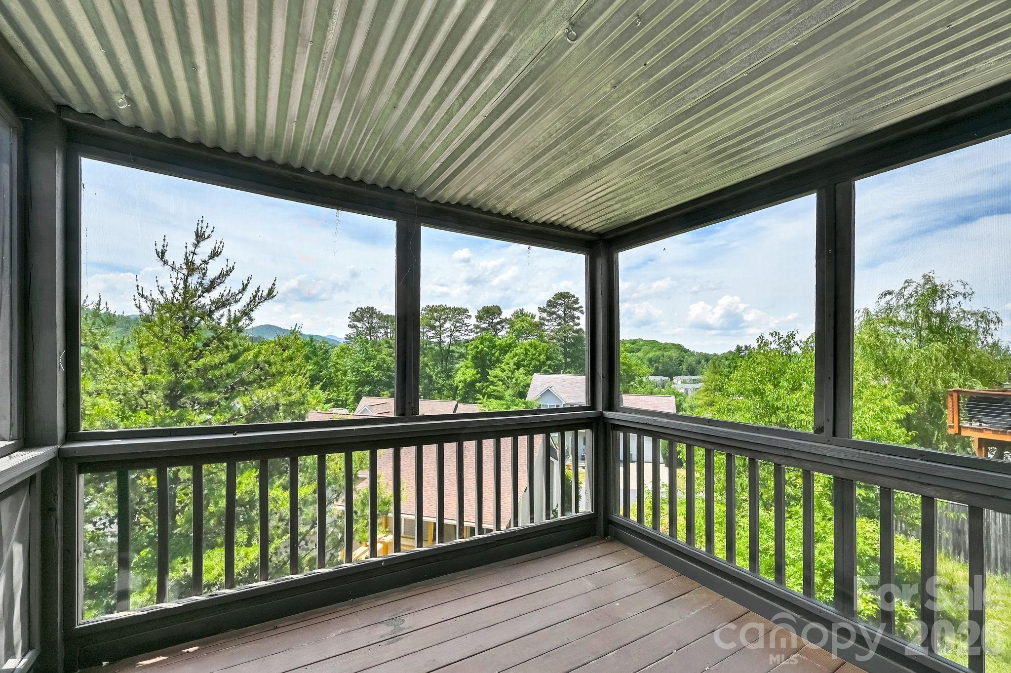 85 Rotunda Circle Property Photo 9