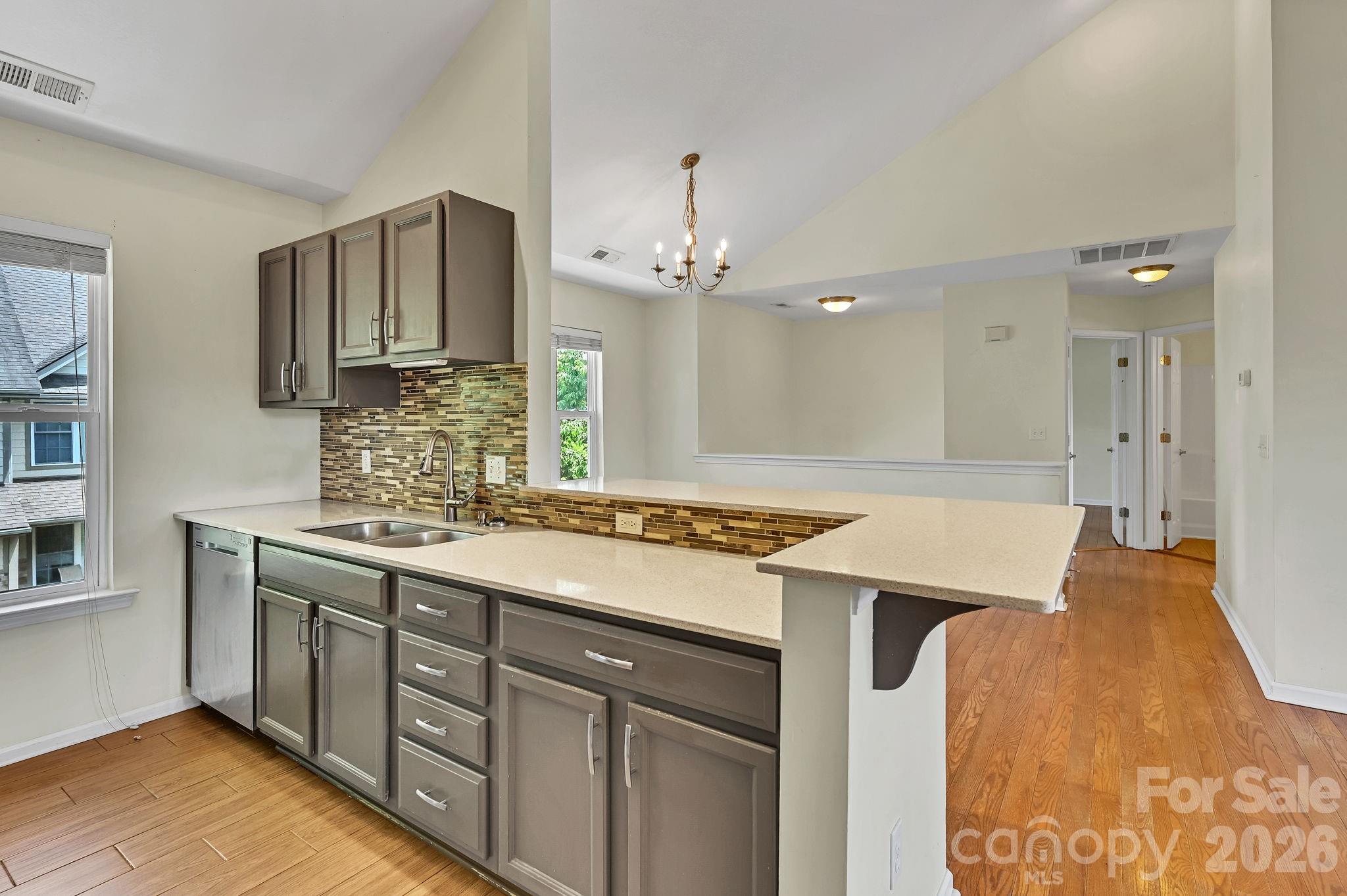 85 Rotunda Circle Property Photo 14