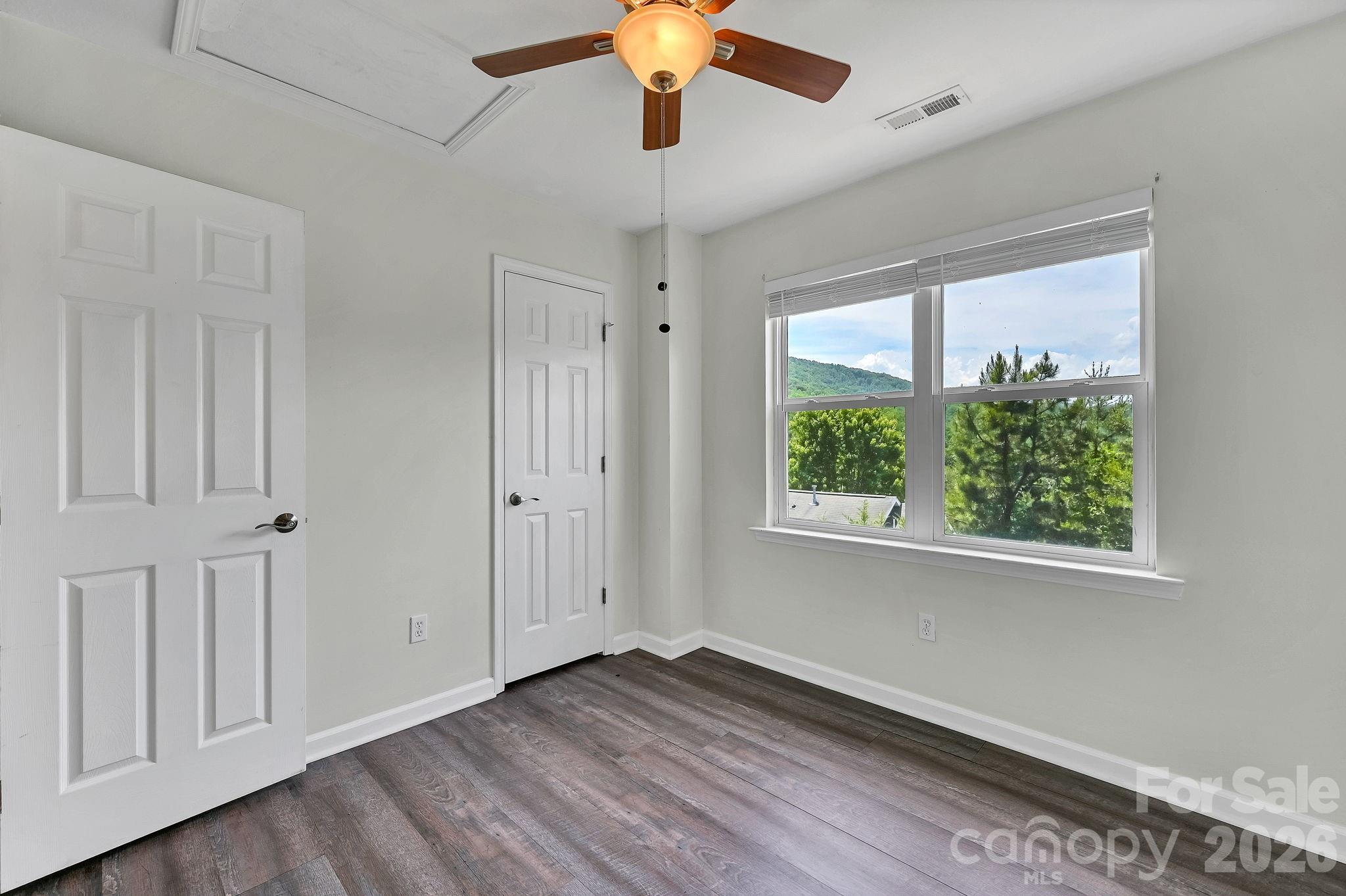 85 Rotunda Circle Property Photo 16