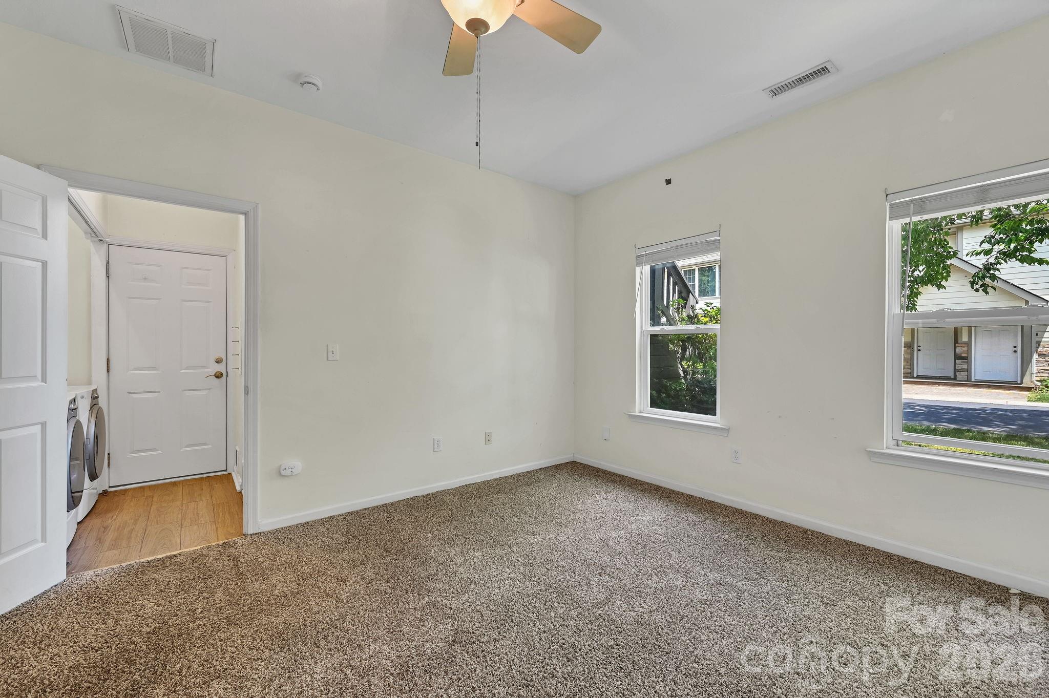 85 Rotunda Circle Property Photo 23