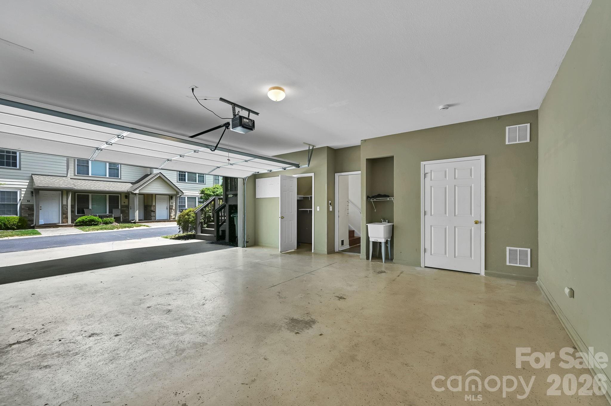 85 Rotunda Circle Property Photo 28