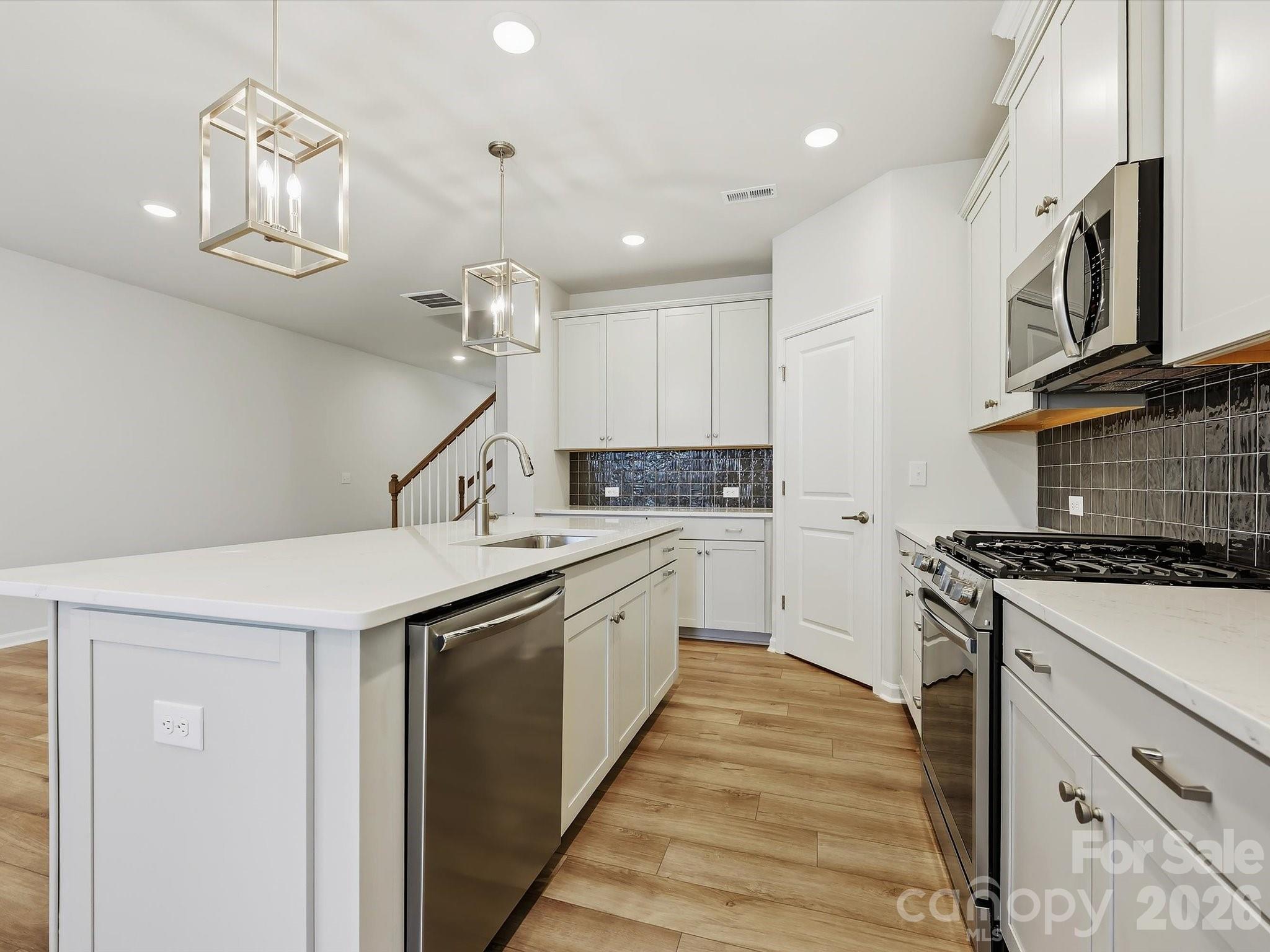 10032 Mamillion Drive Property Photo 6