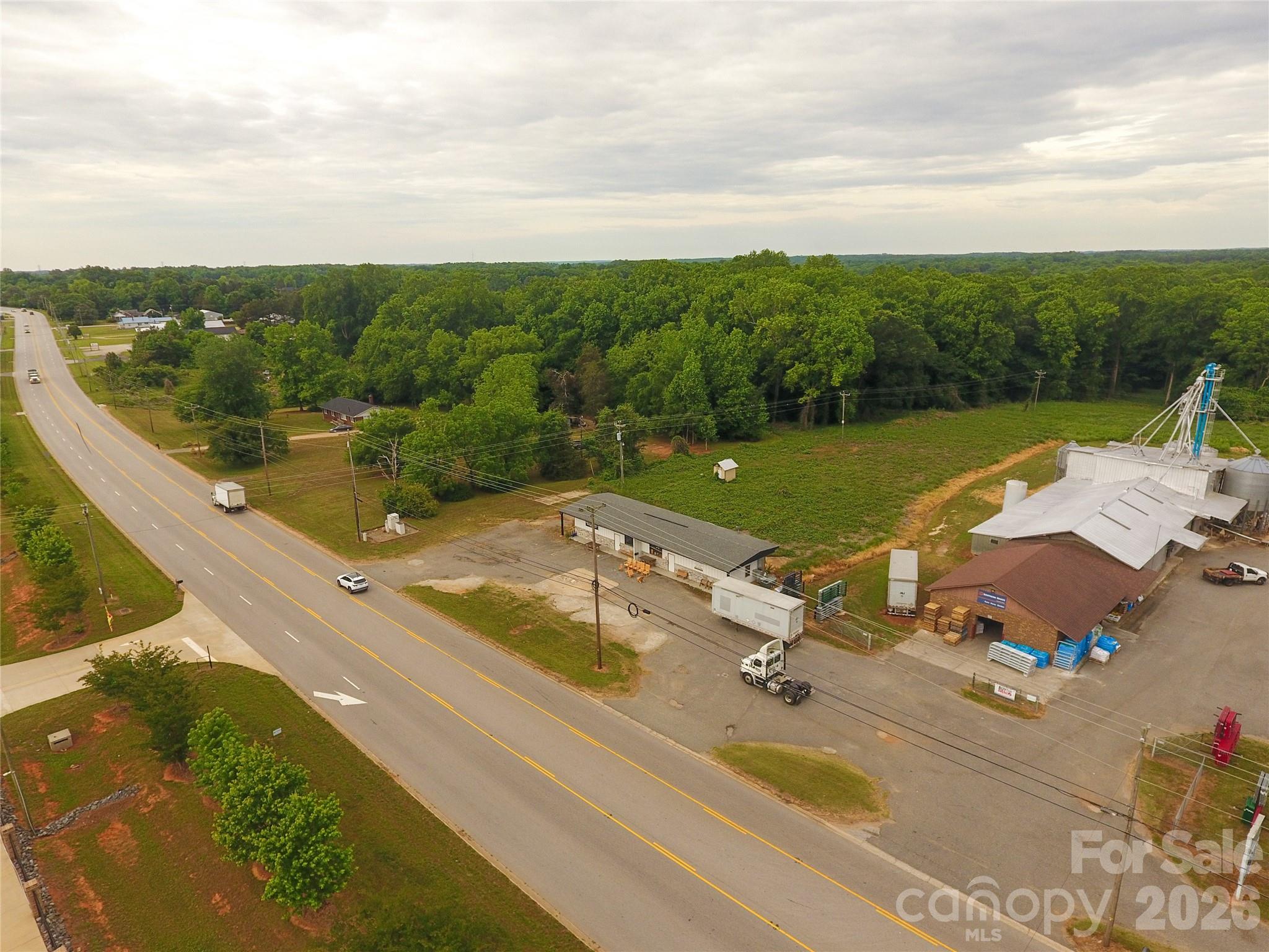 1535 Filbert Highway Property Photo 1
