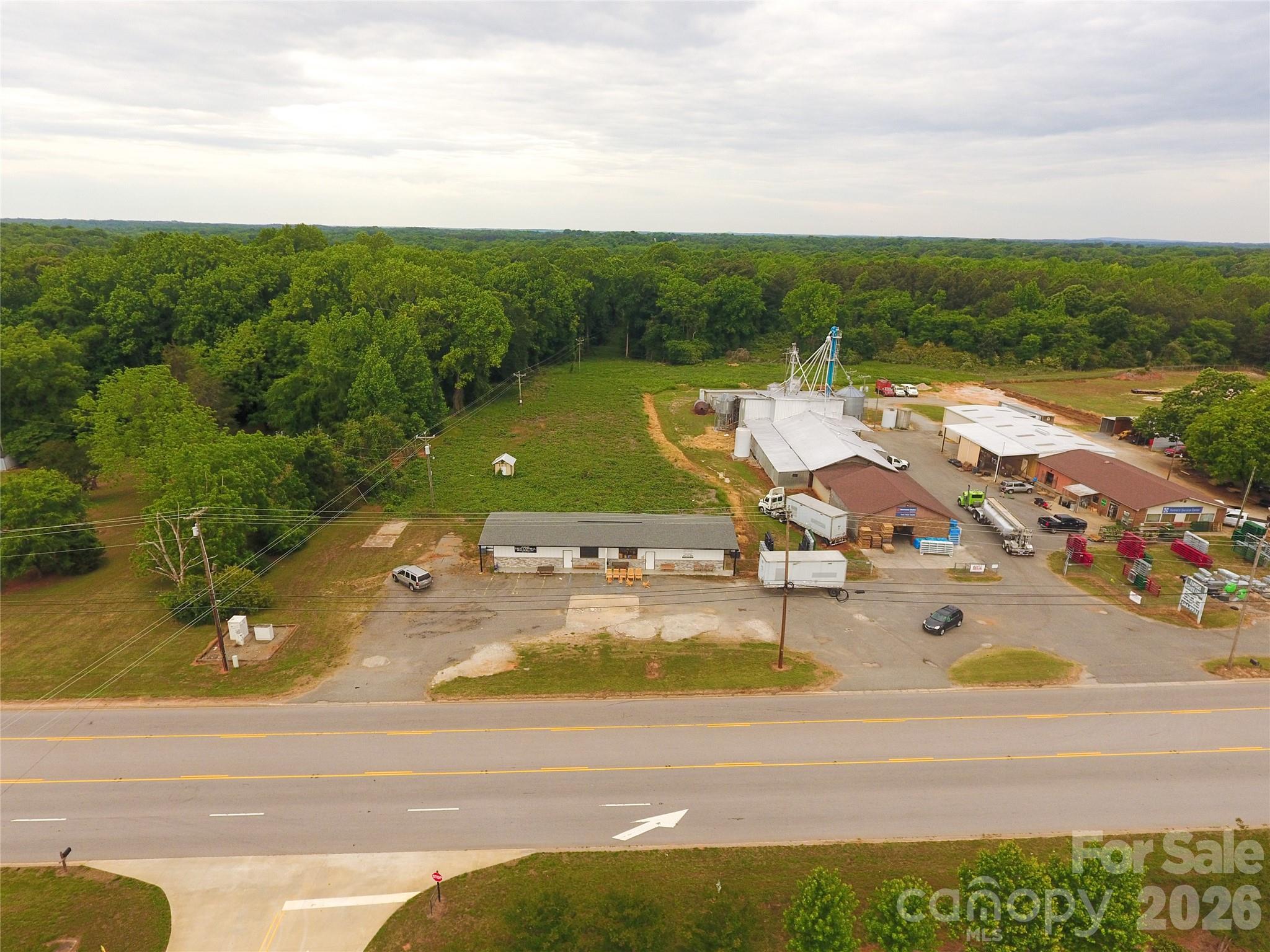 1535 Filbert Highway Property Photo 2