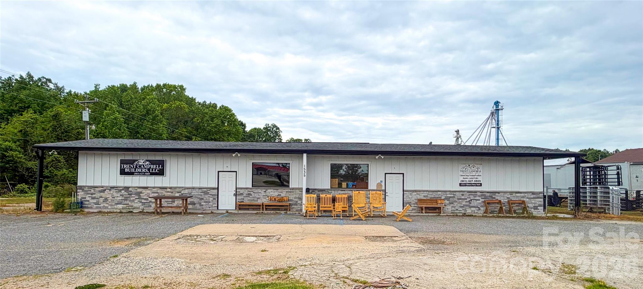 1535 Filbert Highway Property Photo 3