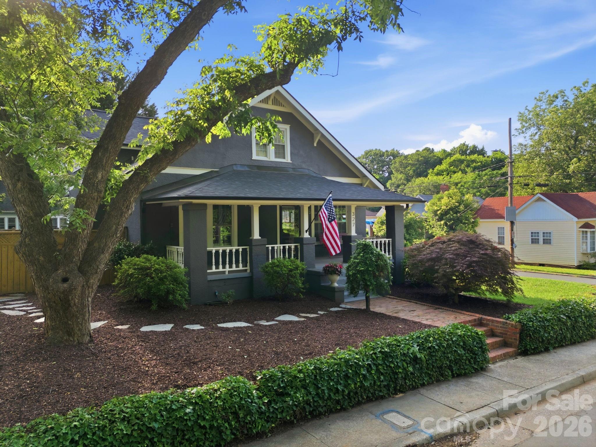 327 Campus Street Property Photo 1