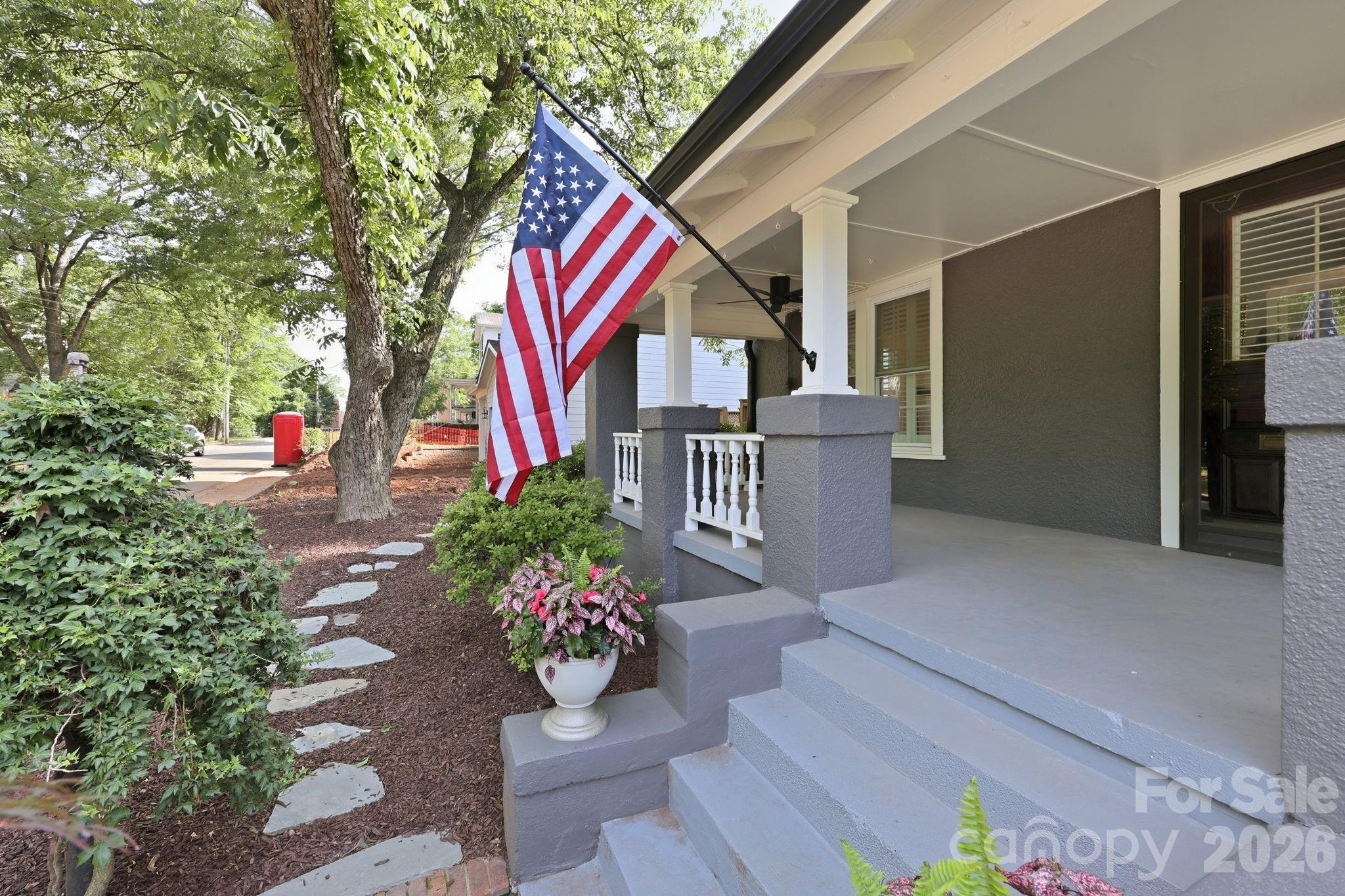 327 Campus Street Property Photo 5