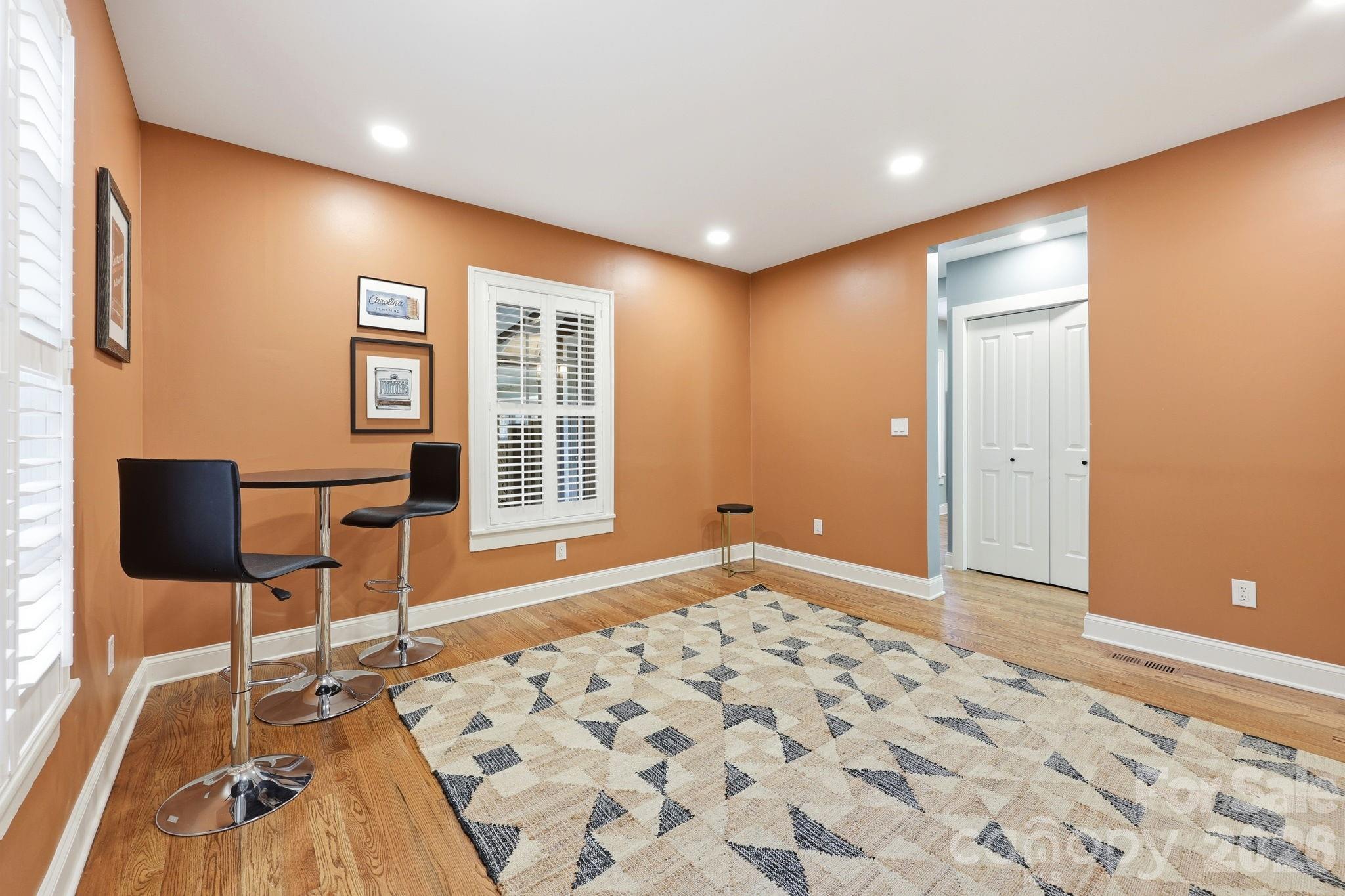 327 Campus Street Property Photo 25