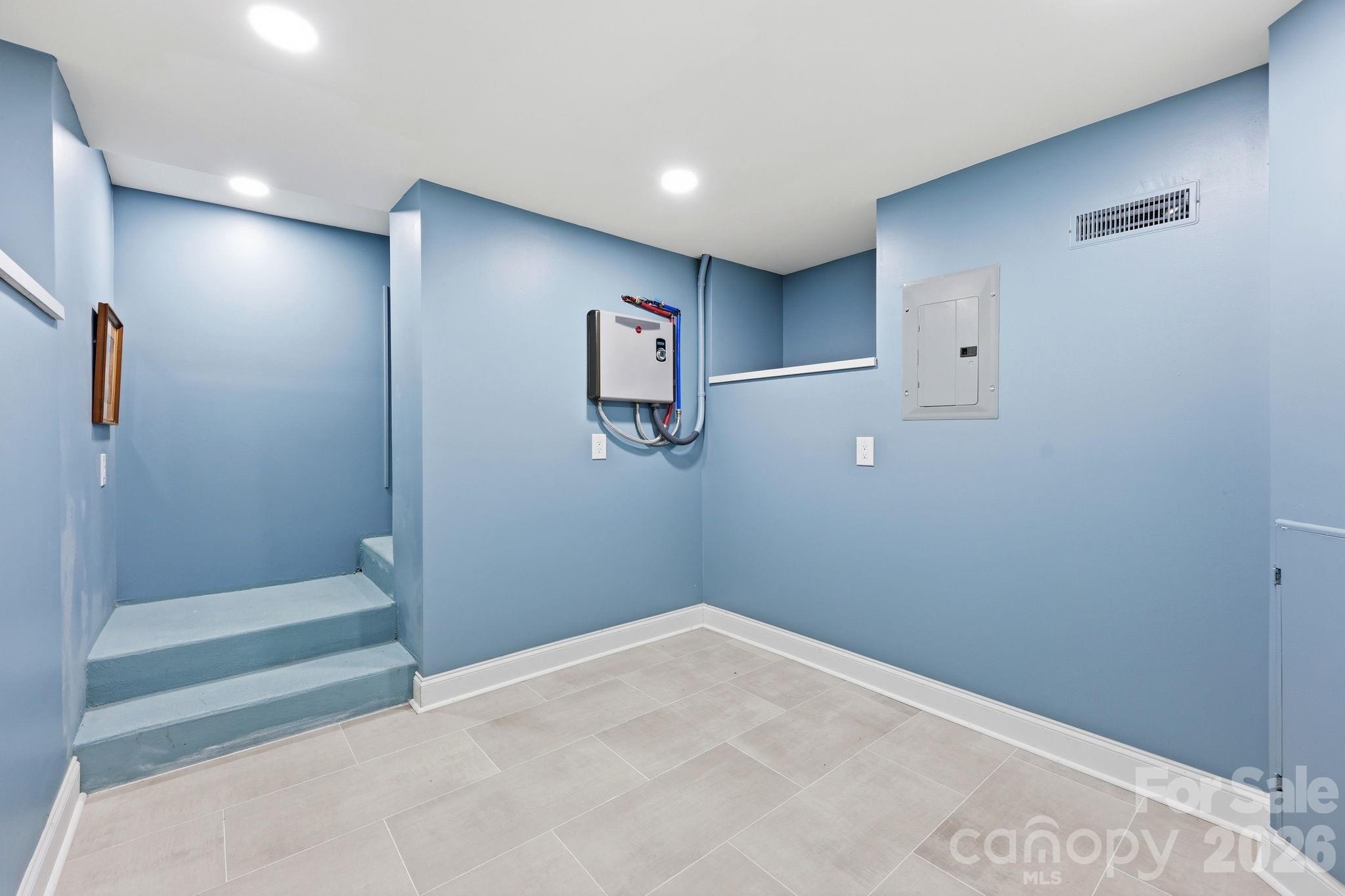 327 Campus Street Property Photo 31