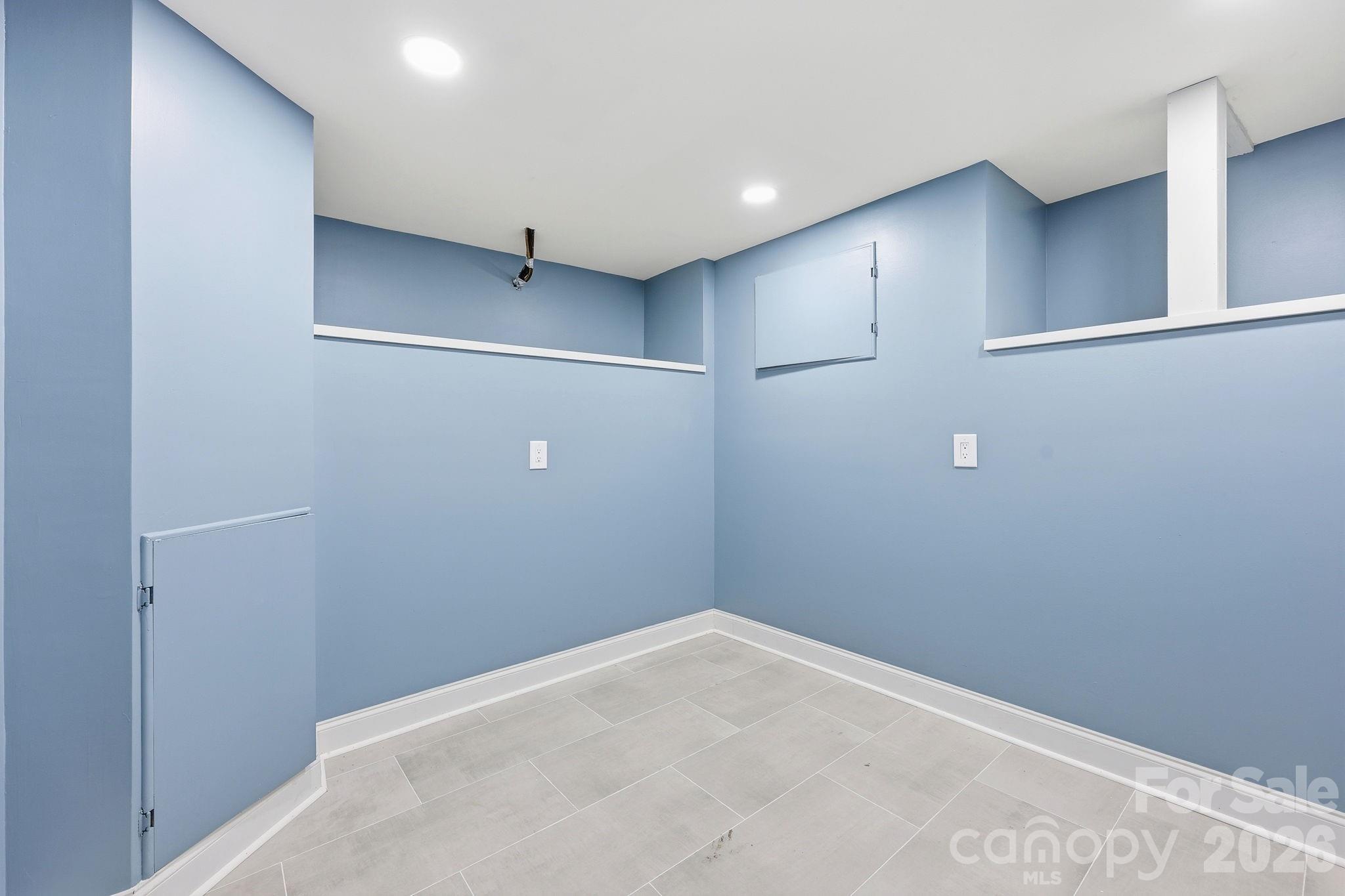 327 Campus Street Property Photo 32