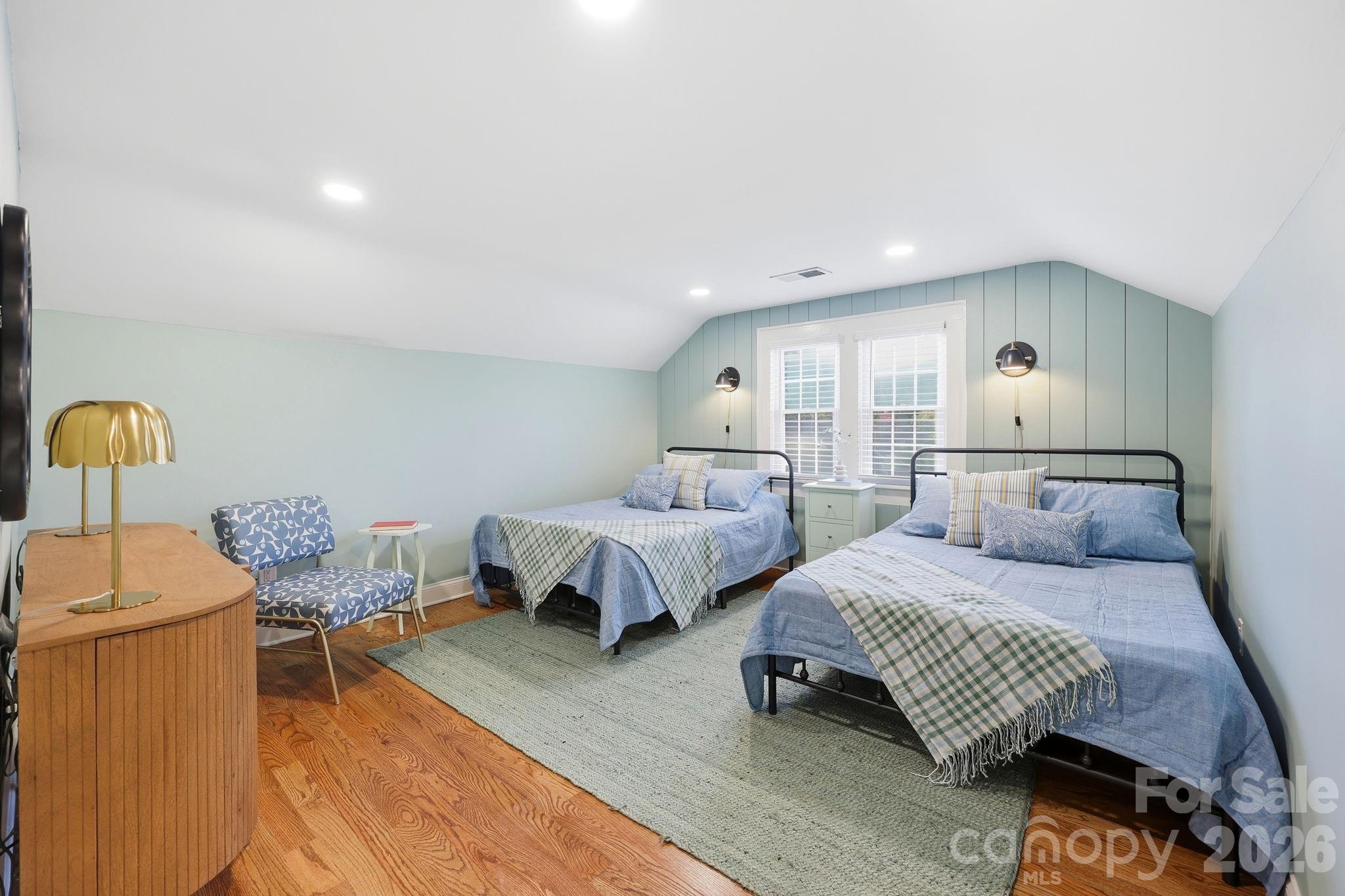 327 Campus Street Property Photo 40