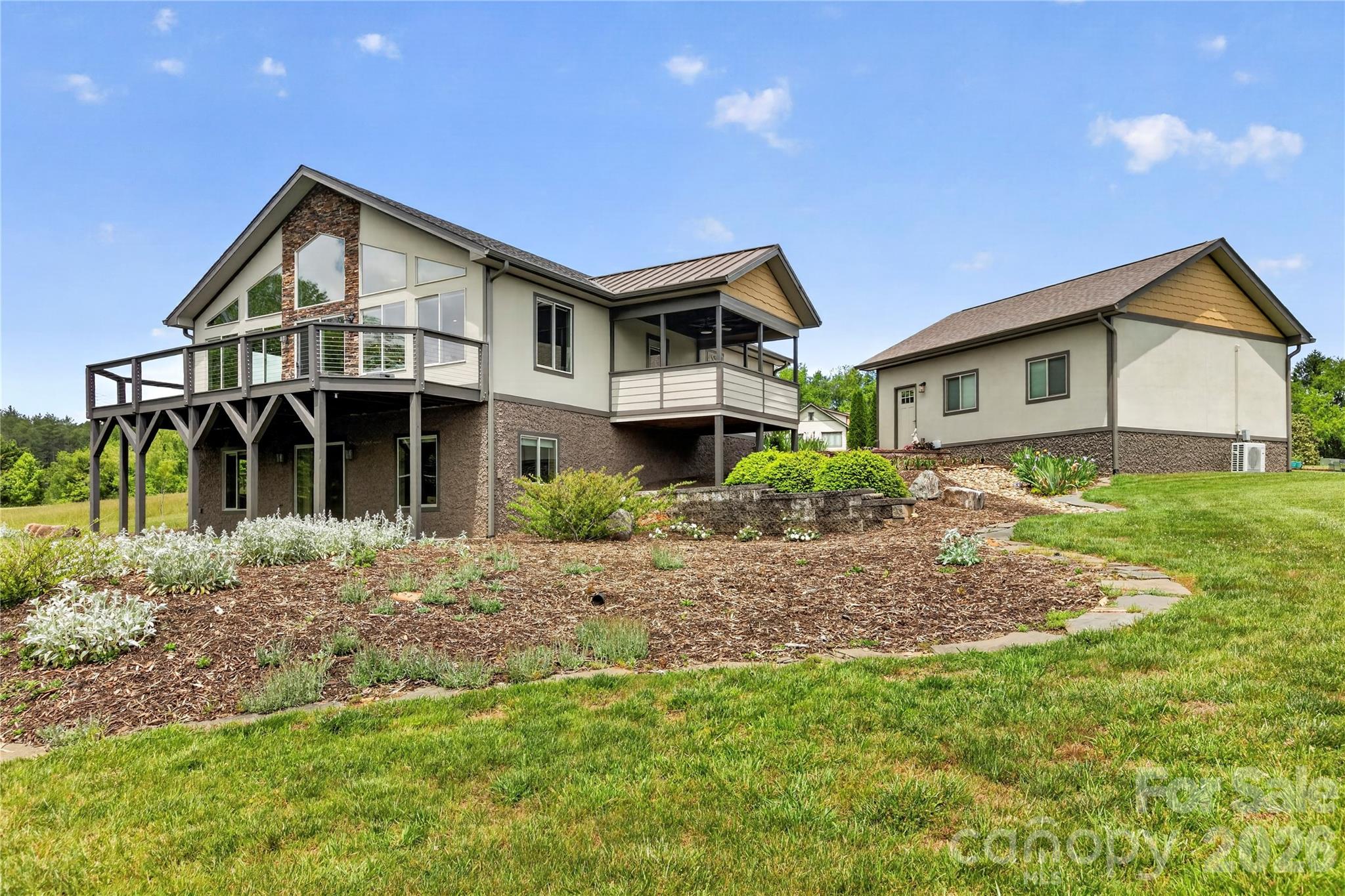 141 Round Top Circle Property Photo 1