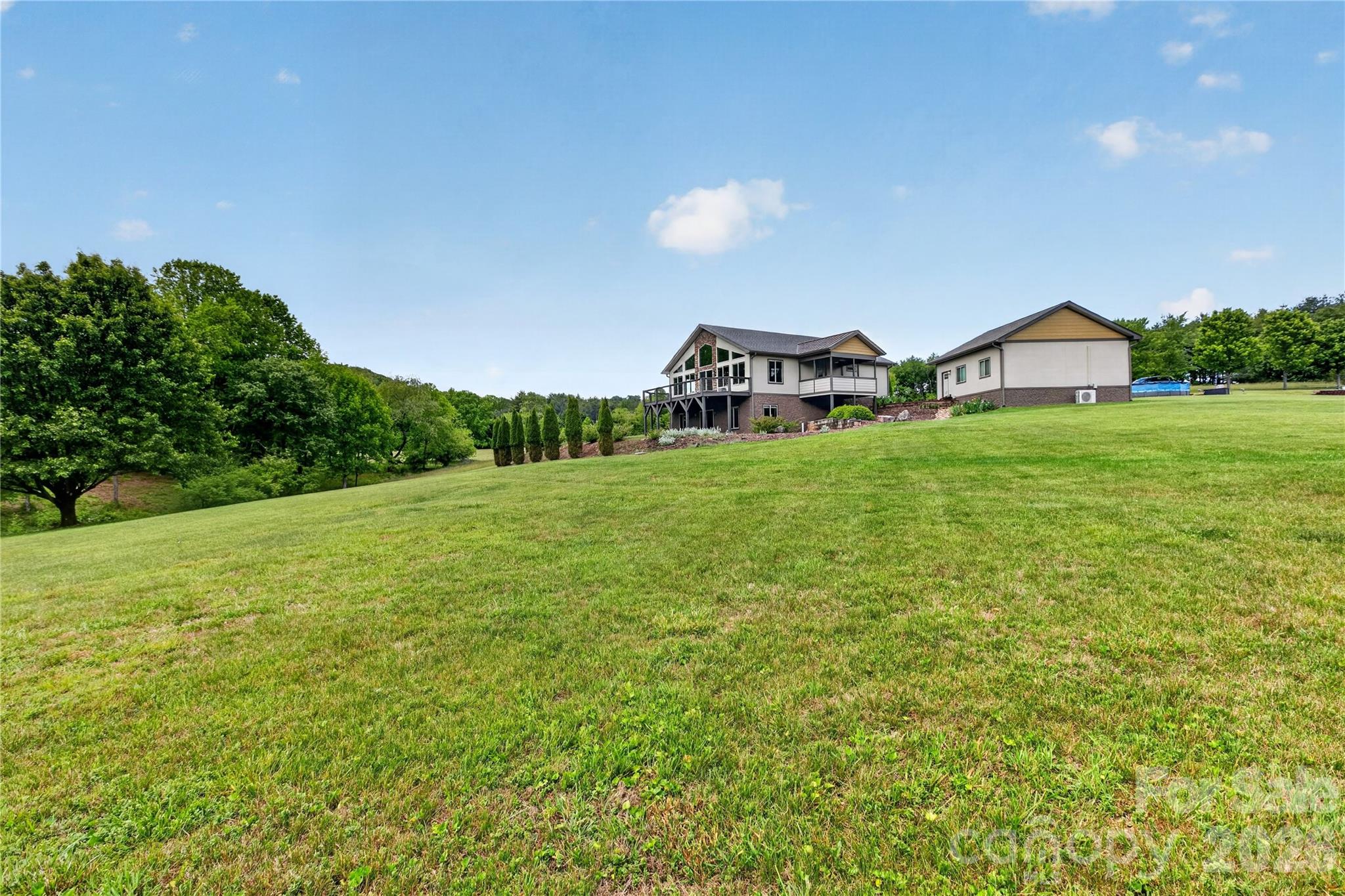 141 Round Top Circle Property Photo 4