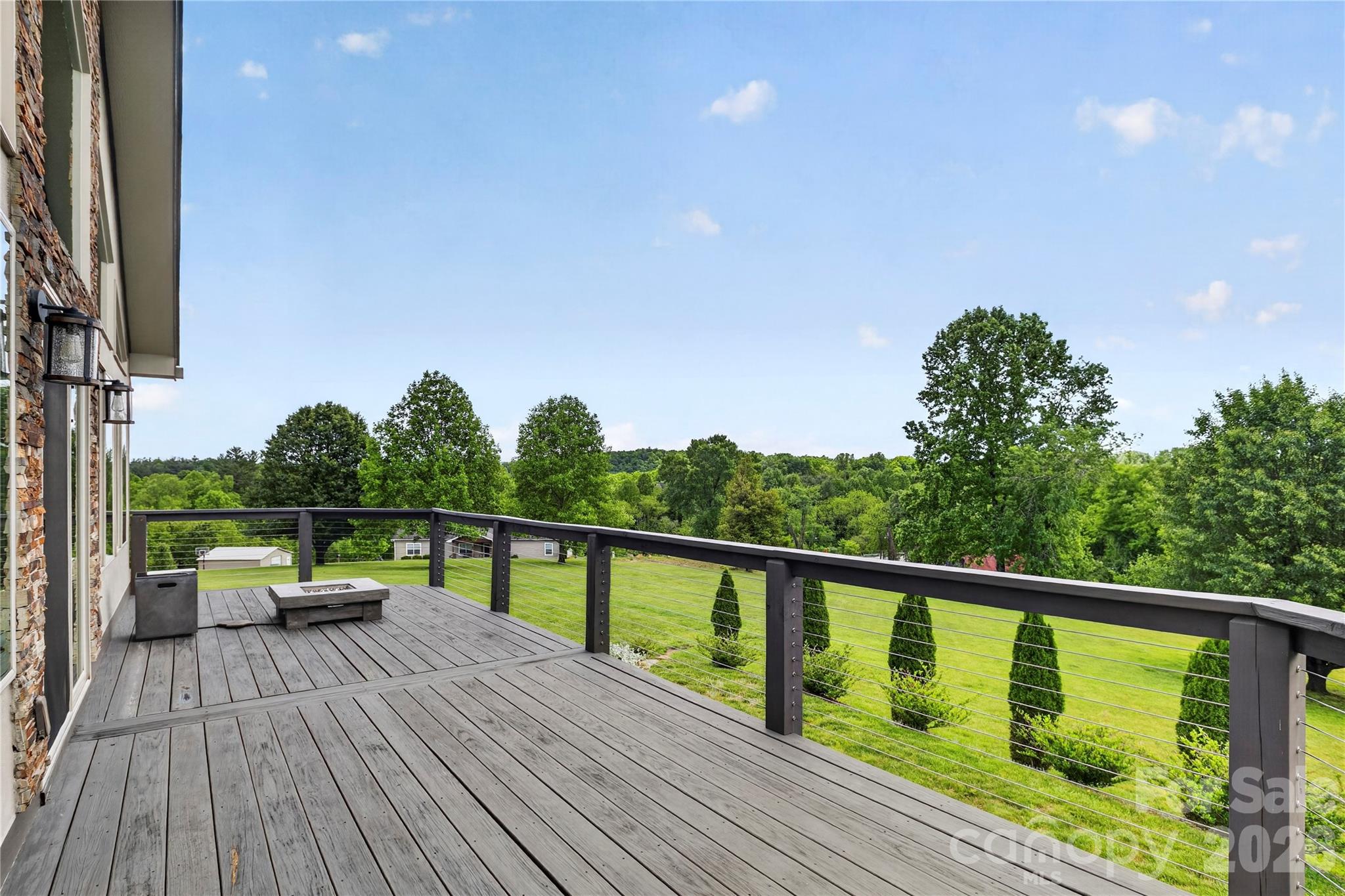 141 Round Top Circle Property Photo 5