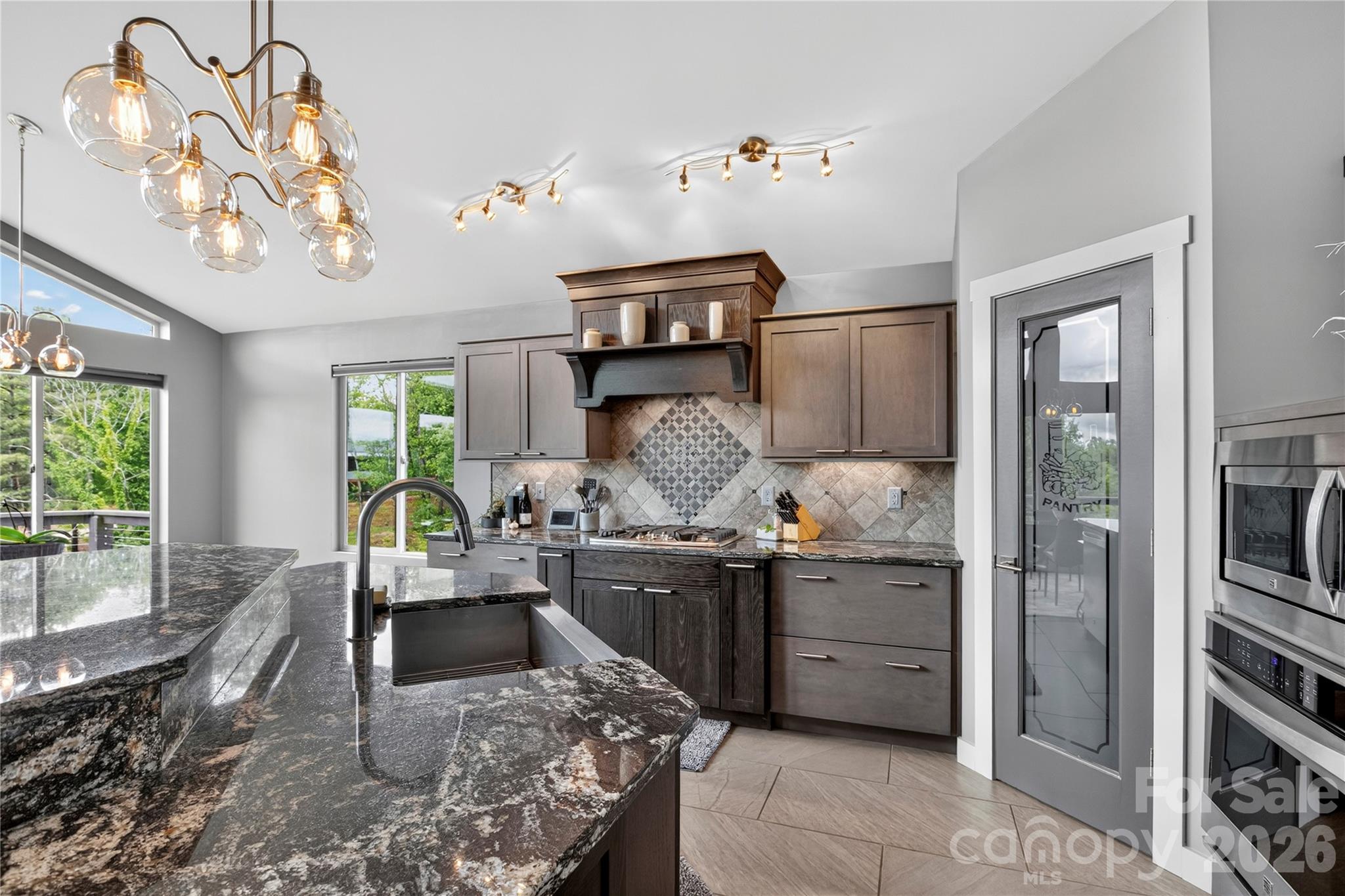 141 Round Top Circle Property Photo 11