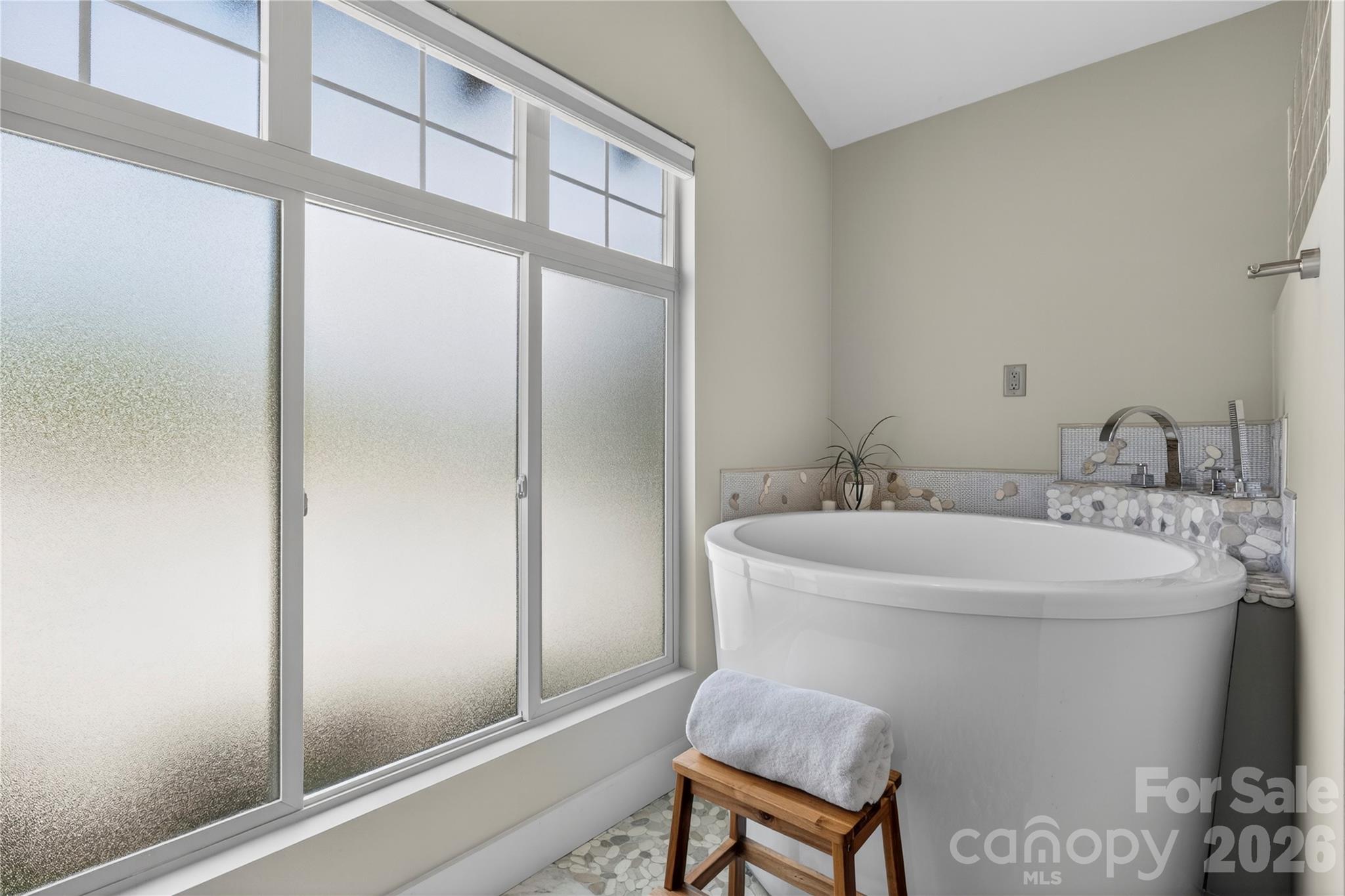 141 Round Top Circle Property Photo 19