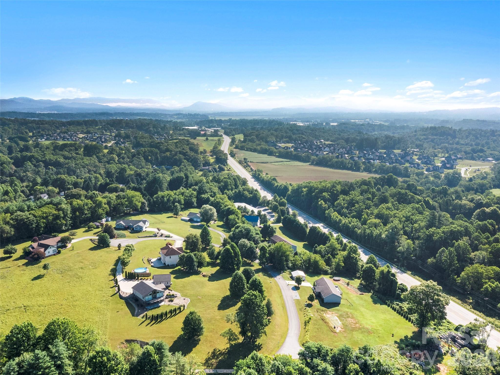 141 Round Top Circle Property Photo 34