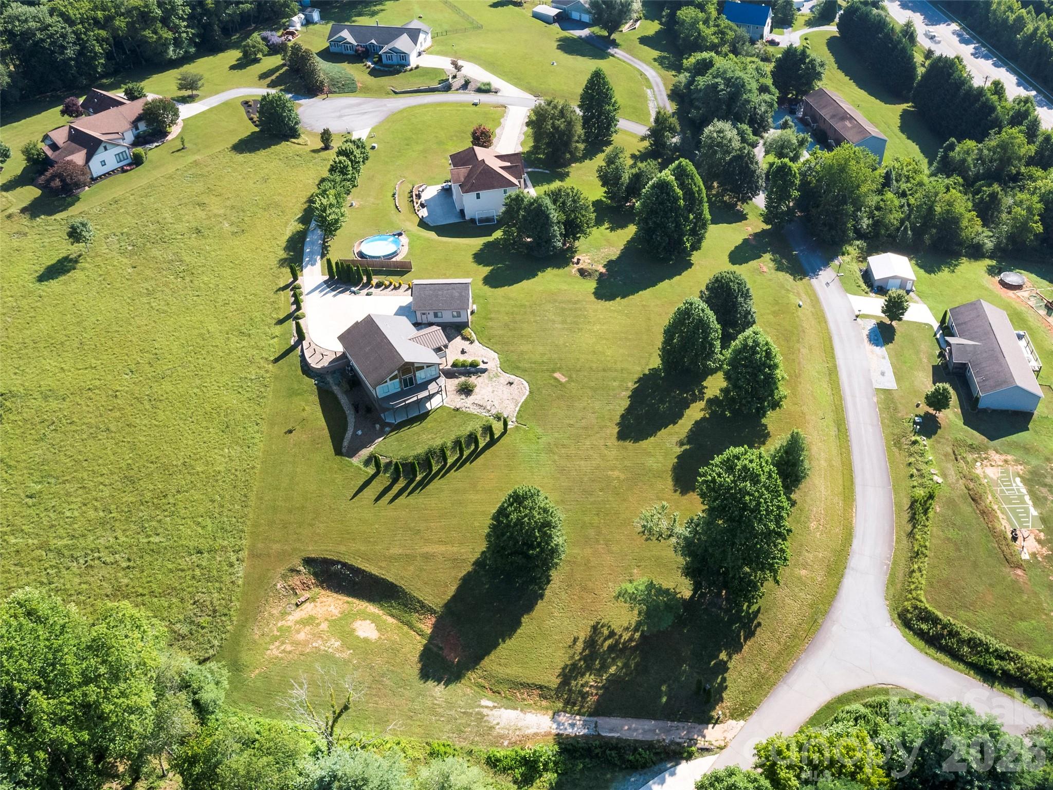 141 Round Top Circle Property Photo 35