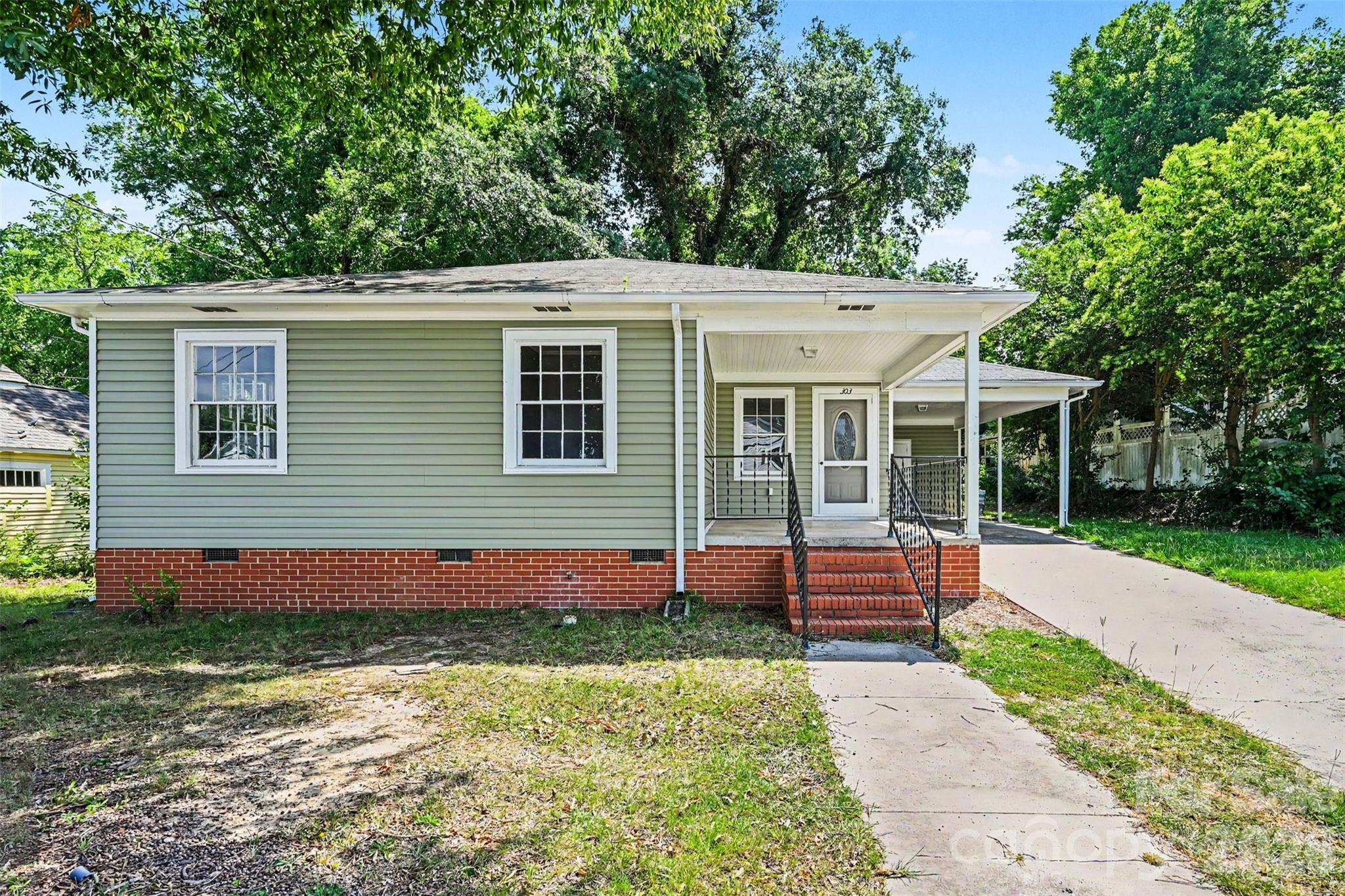 303 N White Street Property Photo 1