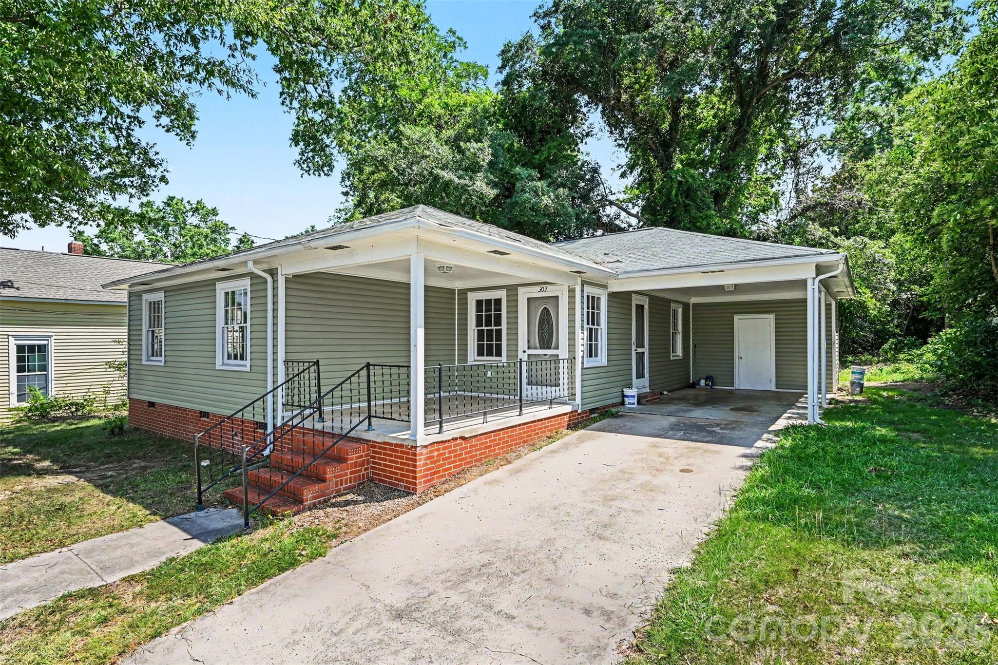 303 N White Street Property Photo 2