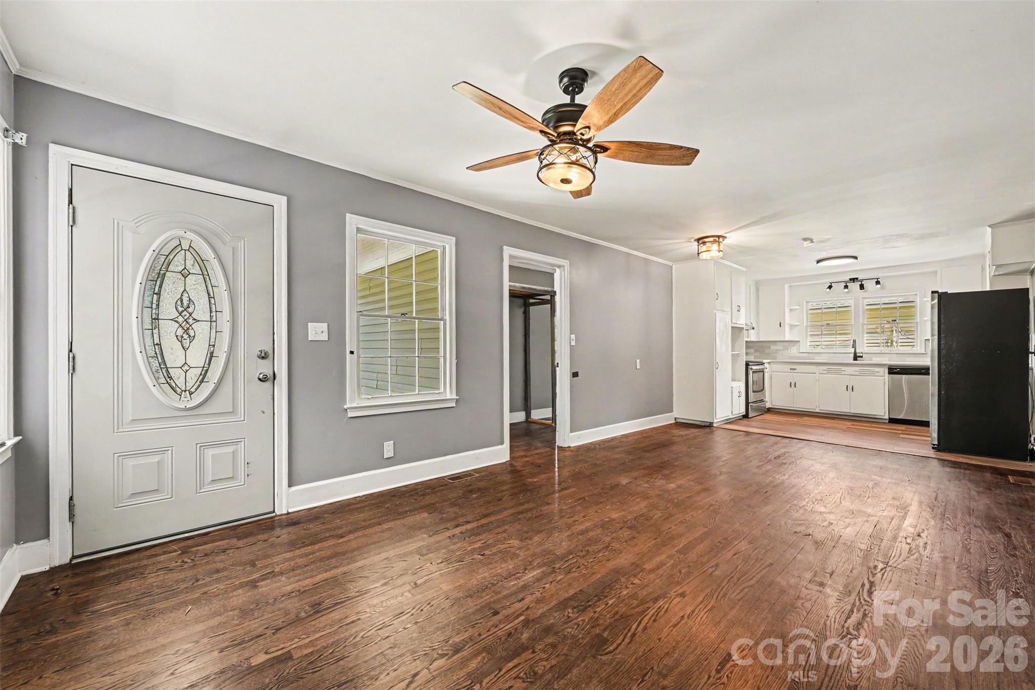 303 N White Street Property Photo 5