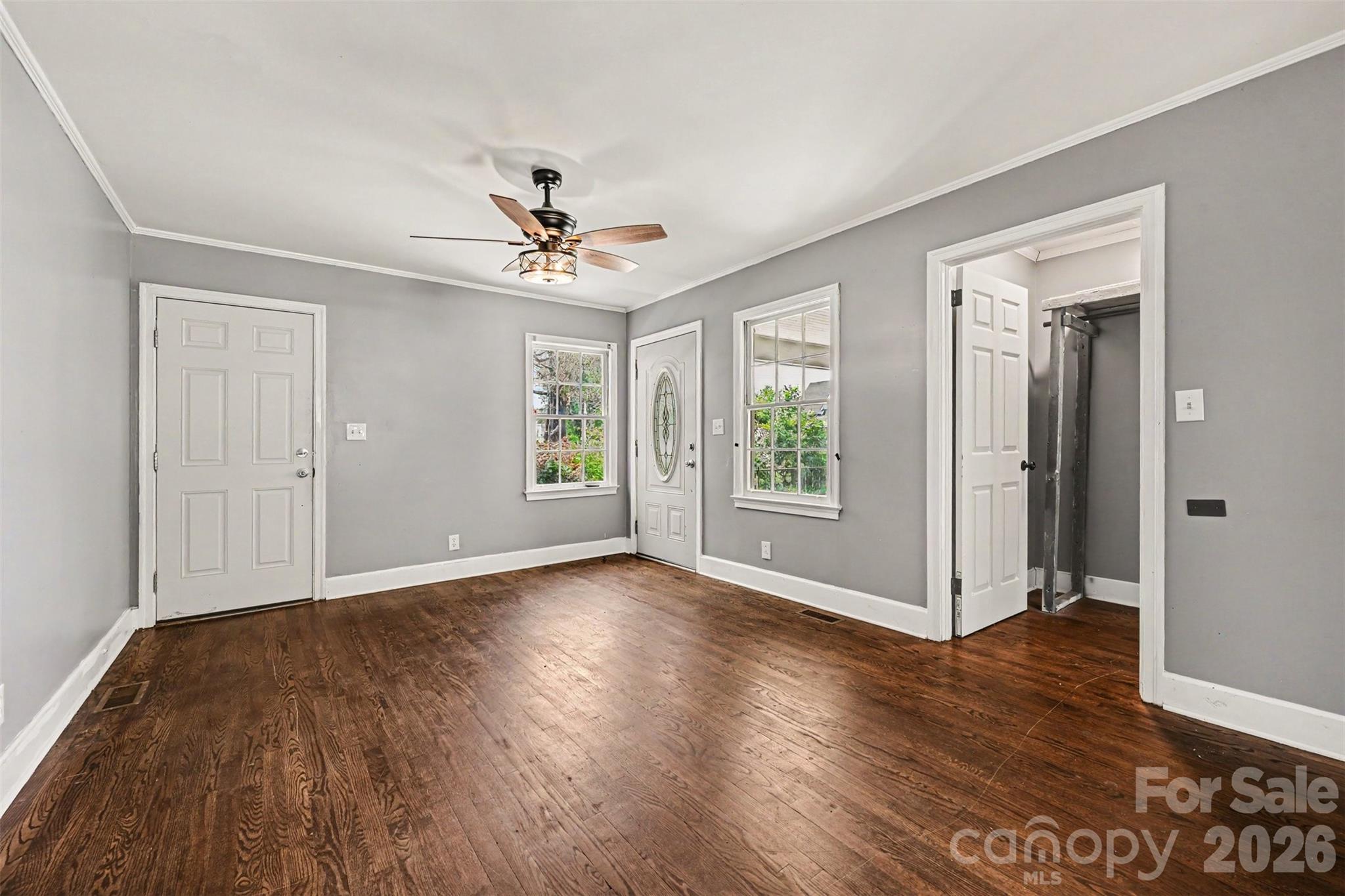 303 N White Street Property Photo 7