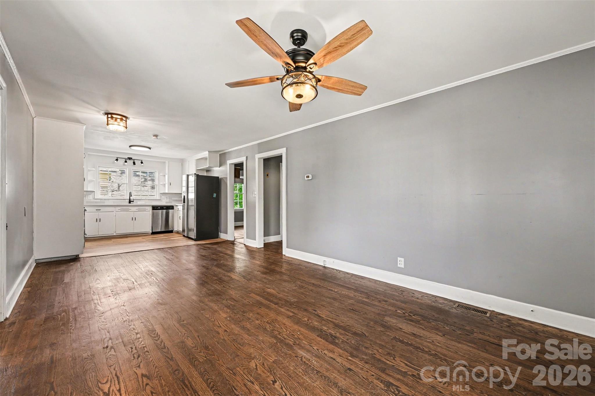 303 N White Street Property Photo 8
