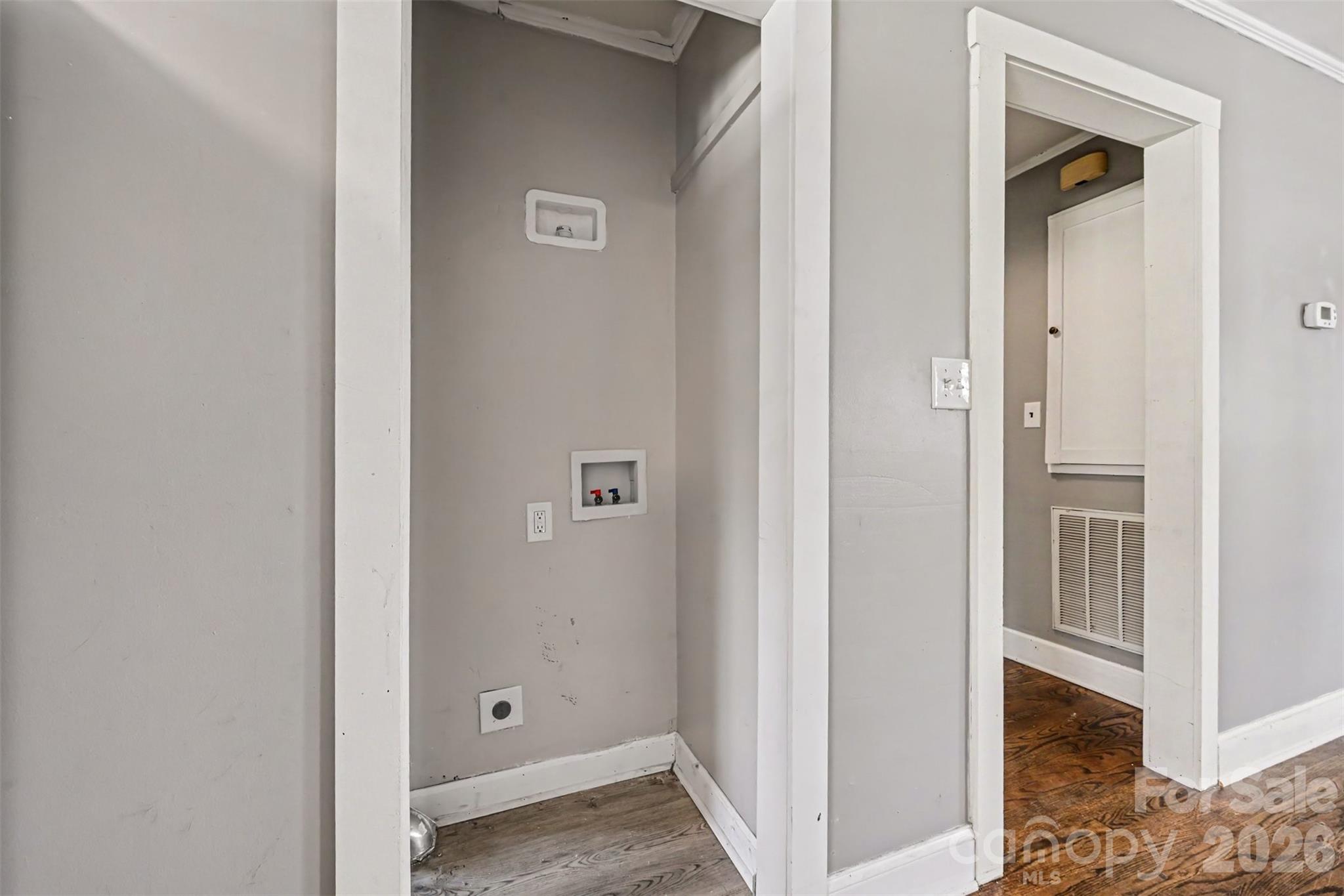 303 N White Street Property Photo 9