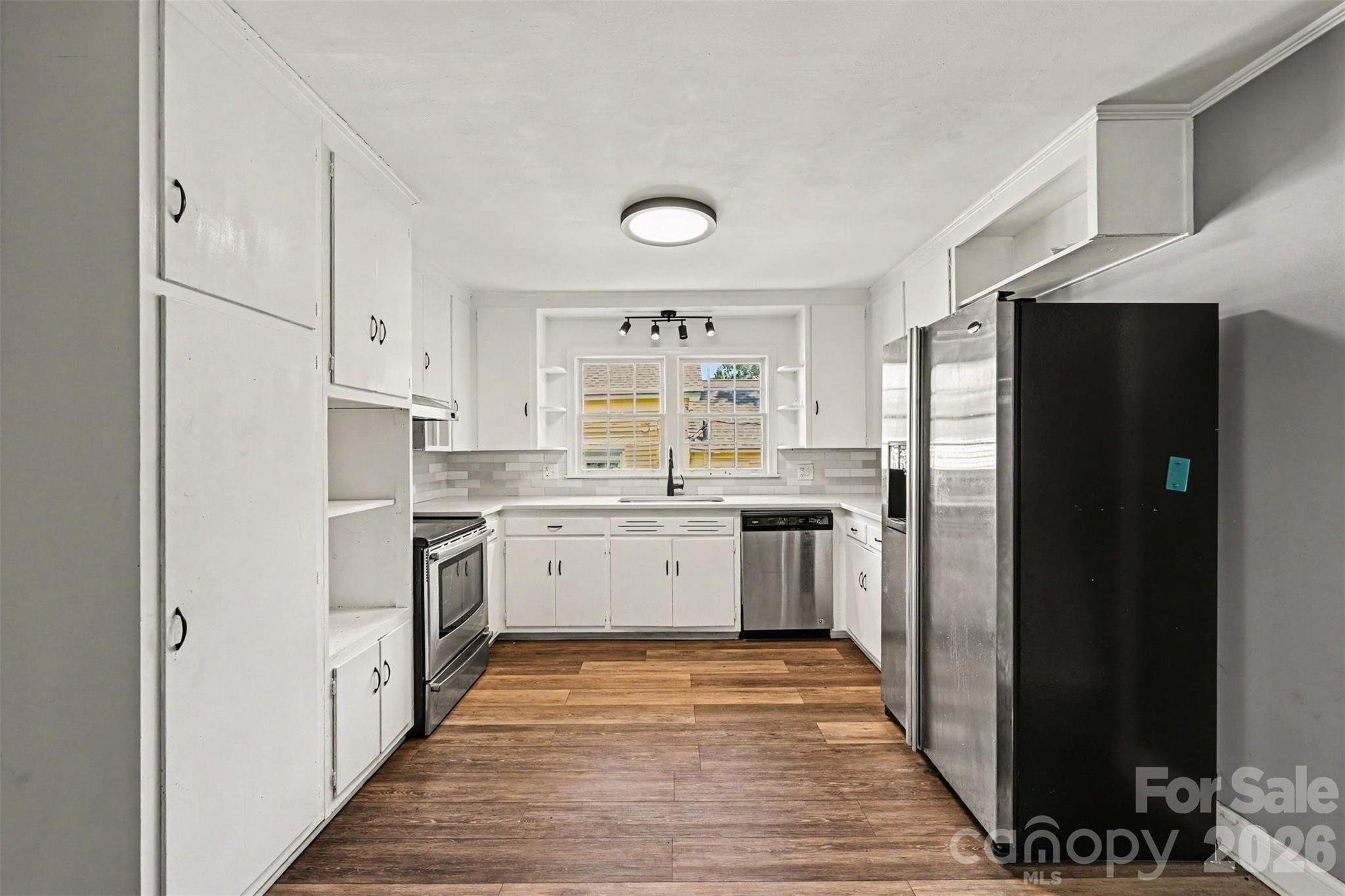 303 N White Street Property Photo 10