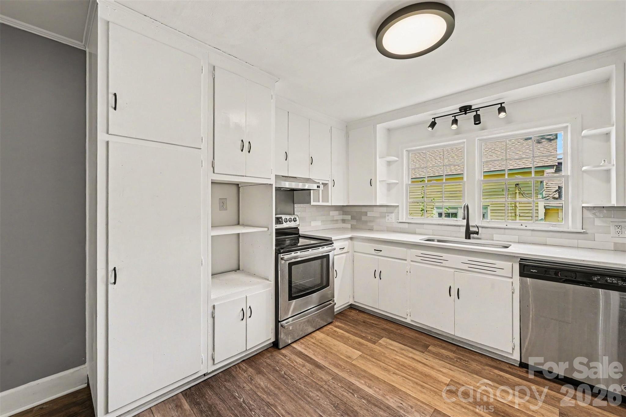 303 N White Street Property Photo 12